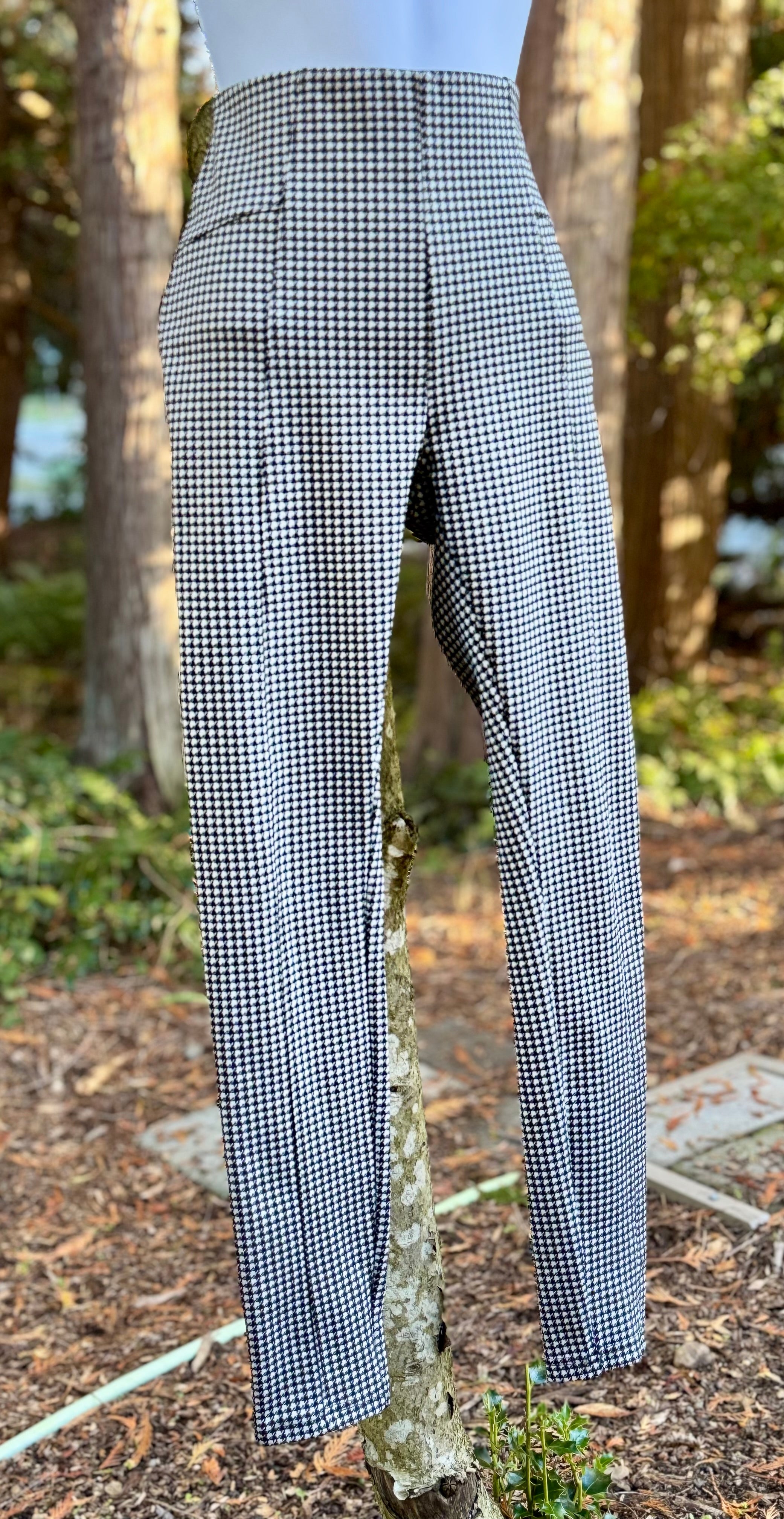 ARDENE: High waisted houndstooth pencil pants - Consigned with VARDO Vintage & Valuables vvvardo.ca