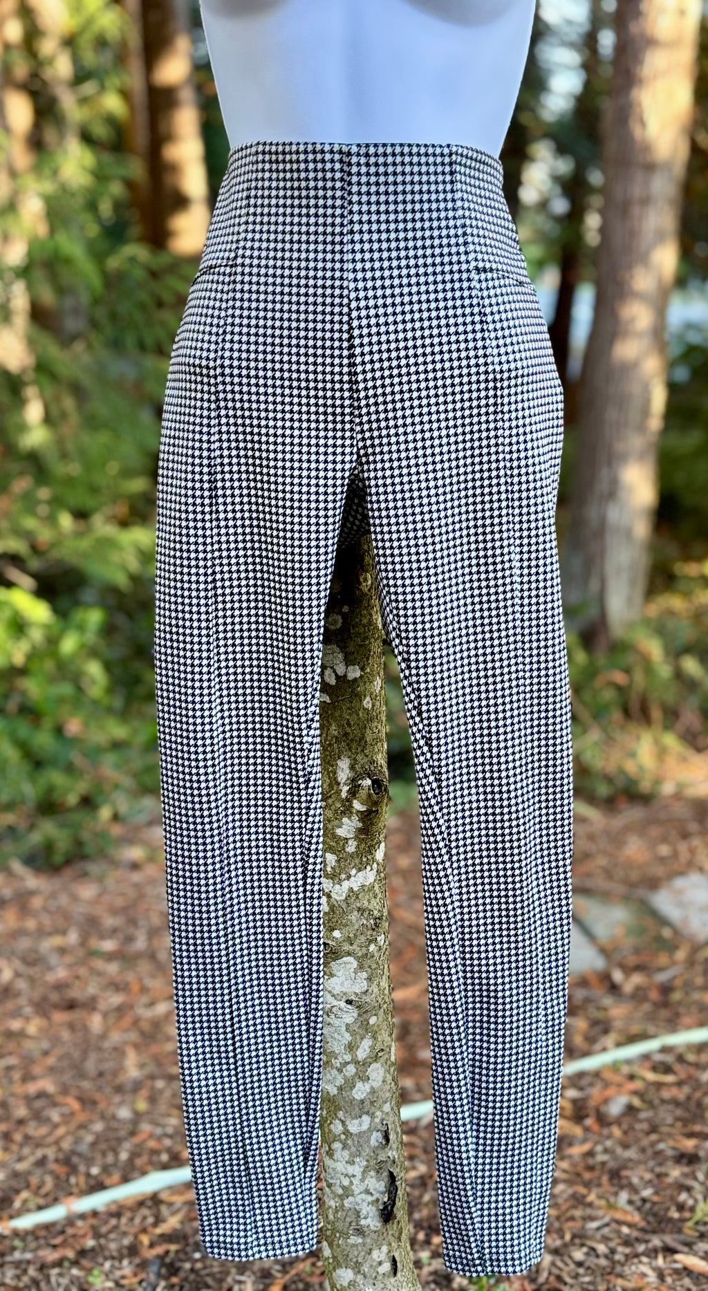 ARDENE: High waisted houndstooth pencil pants - Consigned with VARDO Vintage & Valuables vvvardo.ca