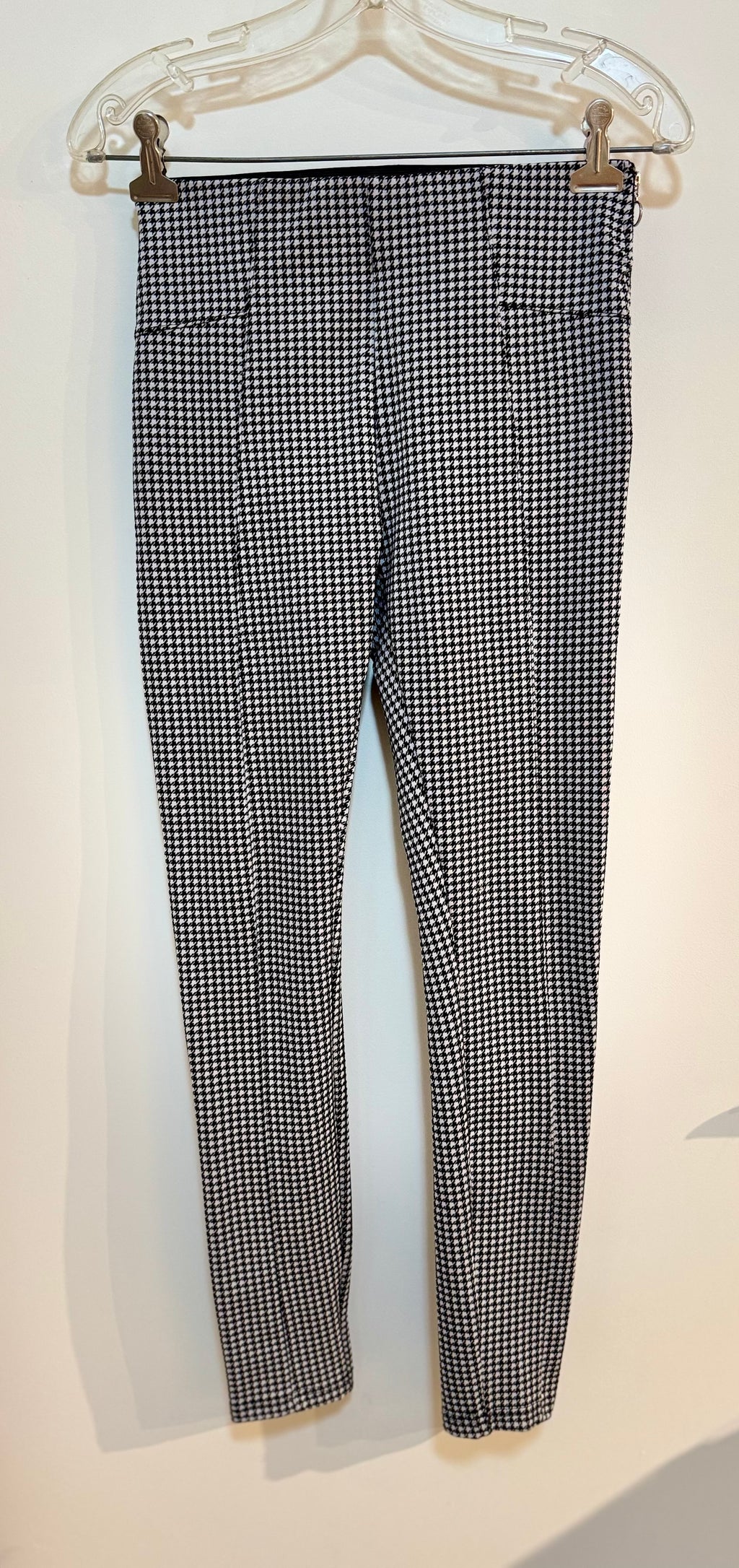 ARDENE: High waisted houndstooth pencil pants - Consigned with VARDO Vintage & Valuables vvvardo.ca