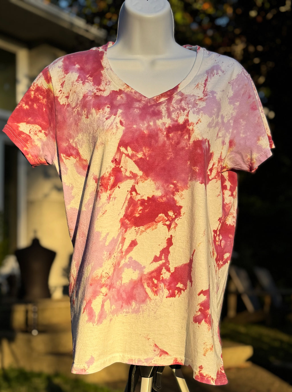 GILDAN Tye Dye V-Neck T Shirt - Consigned with VARDO Vintage & Valuables vvvardo.ca