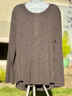 WindRiver Henley top- Consigned with VARDO Vintage & Valuables vvvardo.ca