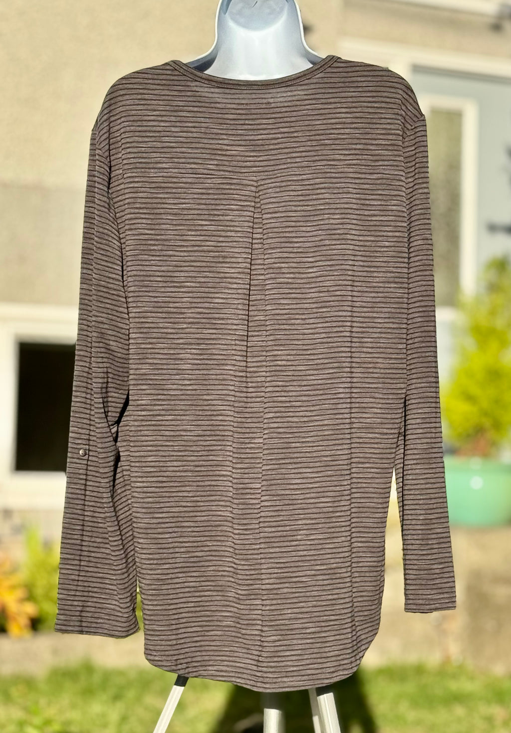 WindRiver Henley top- Consigned with VARDO Vintage & Valuables vvvardo.ca