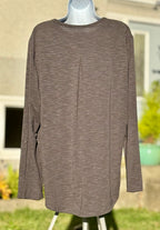 WindRiver Henley top- Consigned with VARDO Vintage & Valuables vvvardo.ca