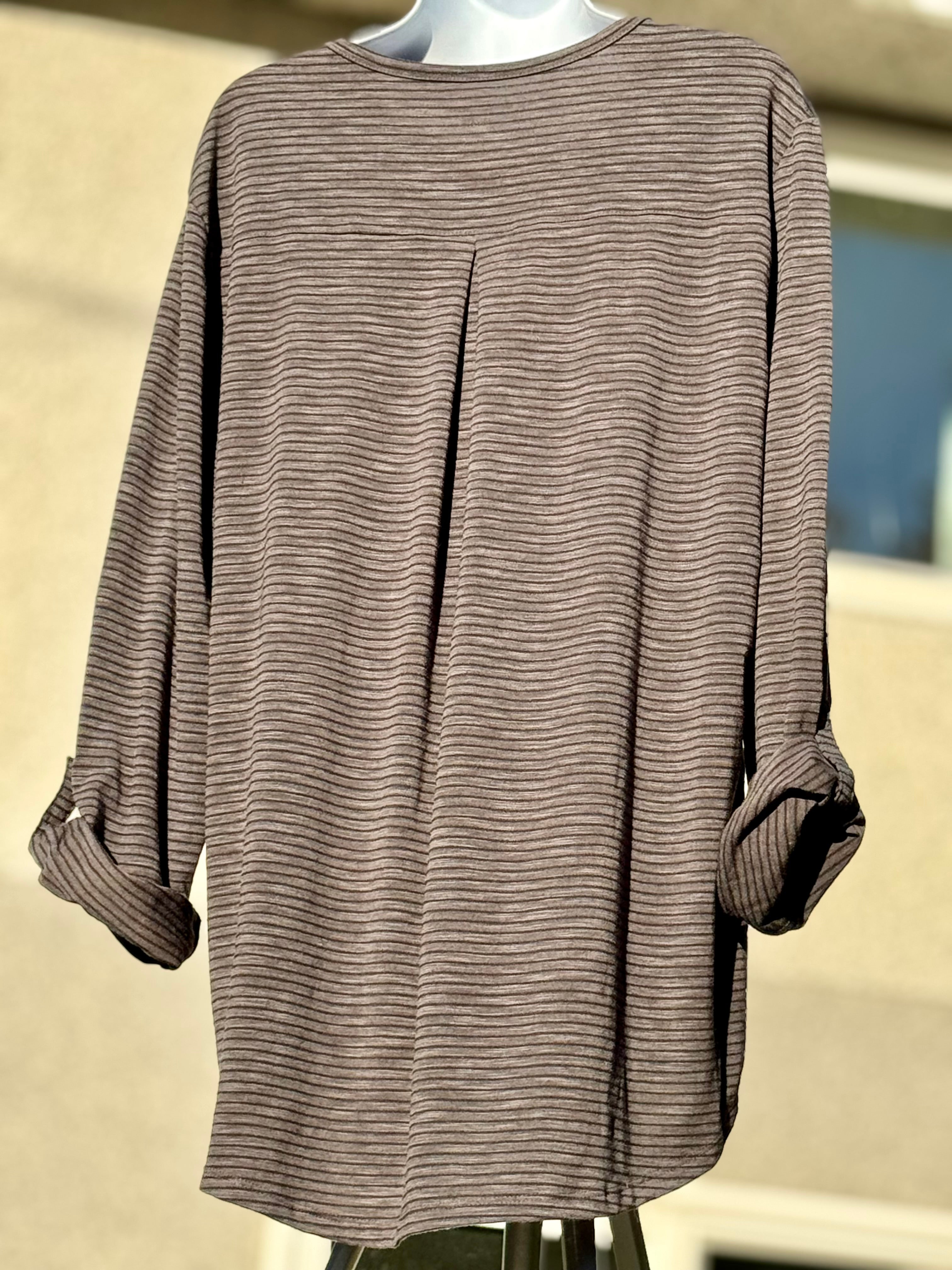 WindRiver Henley top- Consigned with VARDO Vintage & Valuables vvvardo.ca