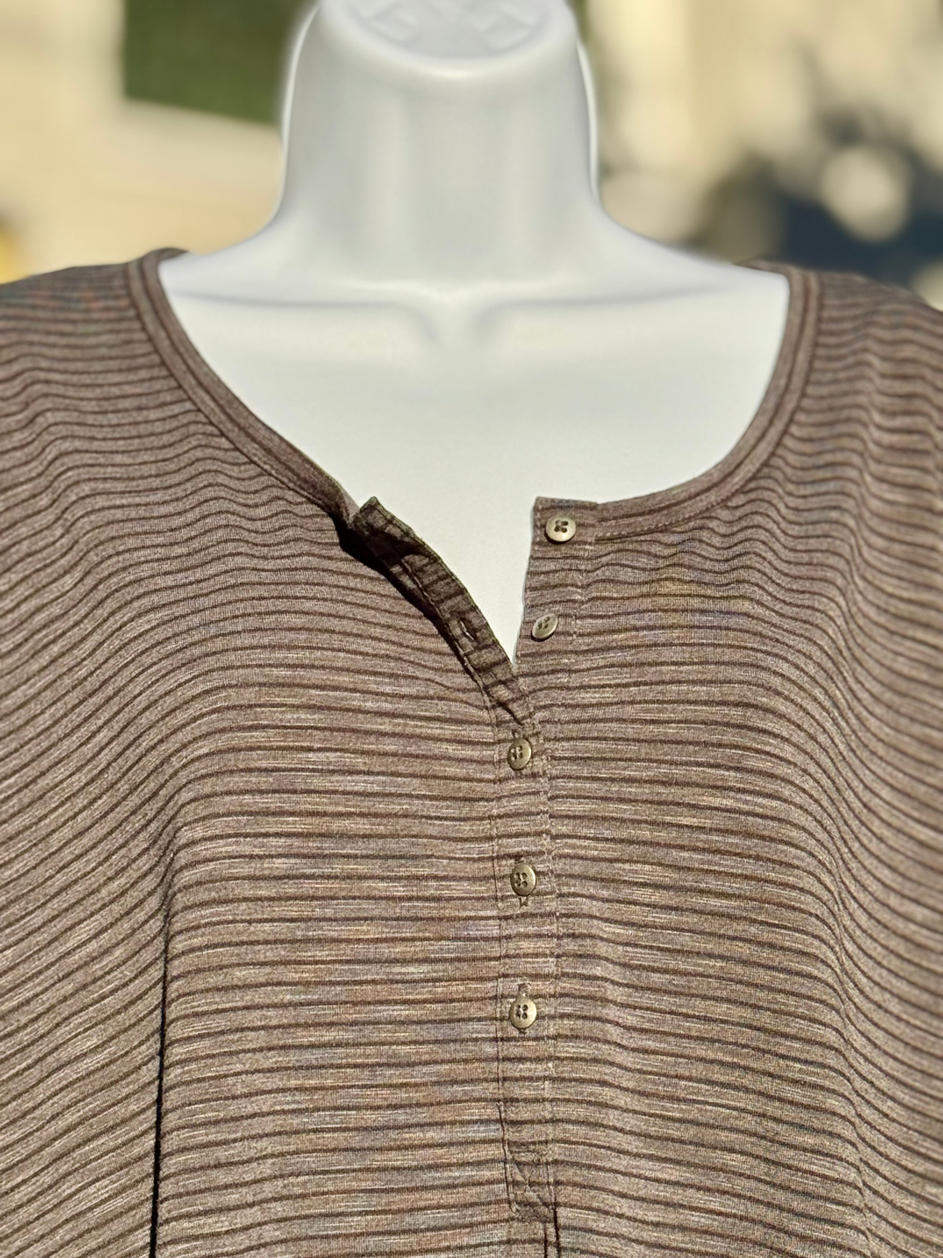 WindRiver Henley top- Consigned with VARDO Vintage & Valuables vvvardo.ca