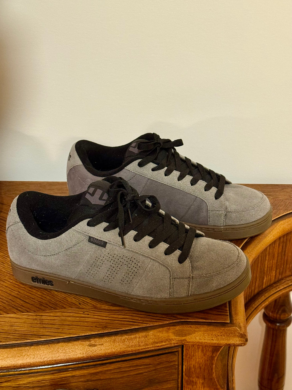 ETNIES KINGPIN SKATE SHOES- Consigned with VARDO Vintage & Valuables vvvardo.ca