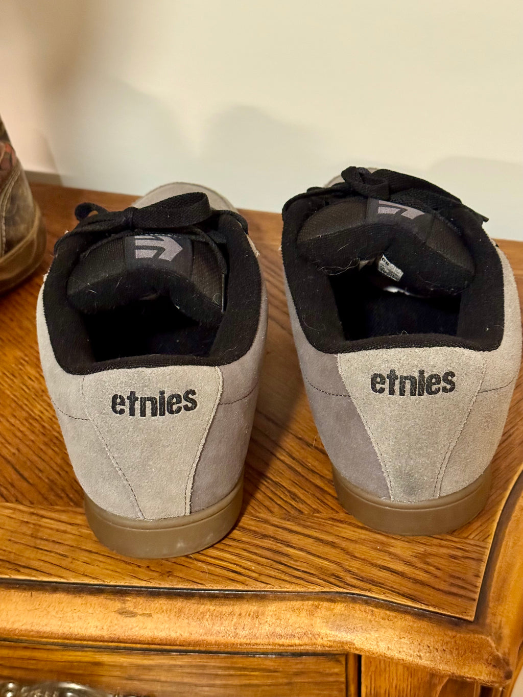ETNIES KINGPIN SKATE SHOES- Consigned with VARDO Vintage & Valuables vvvardo.ca