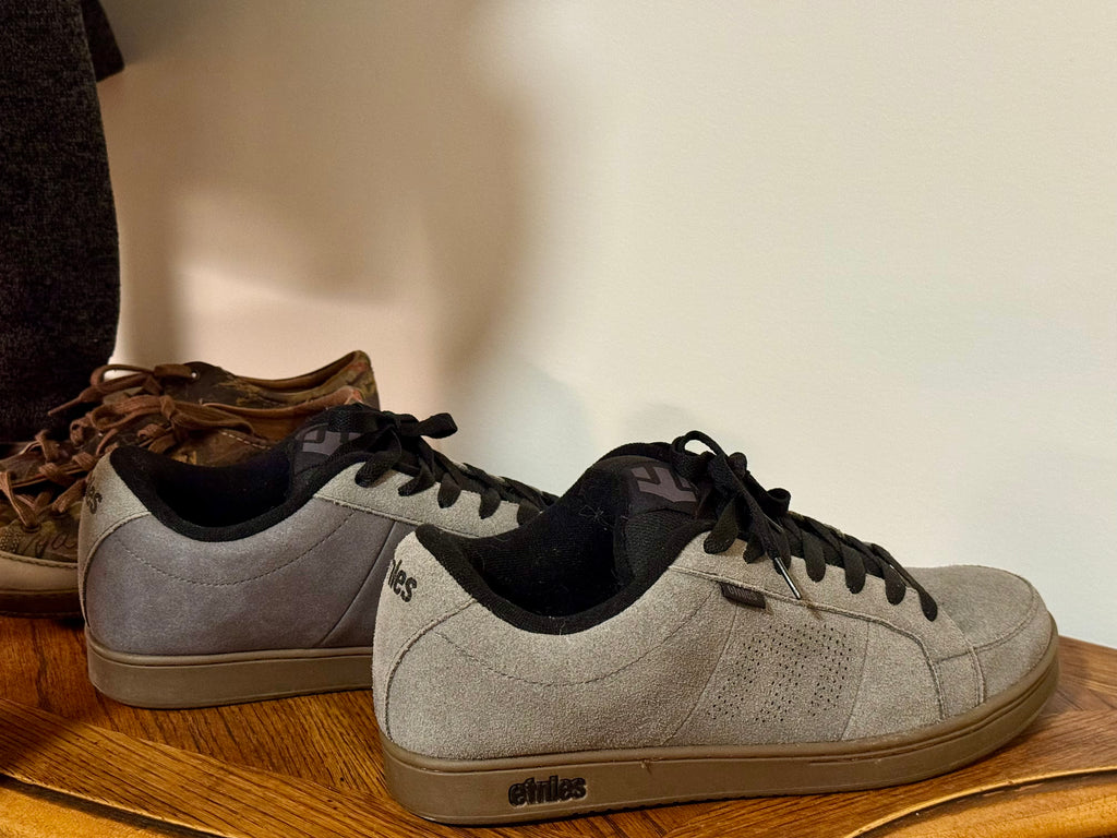 ETNIES KINGPIN SKATE SHOES- Consigned with VARDO Vintage & Valuables vvvardo.ca