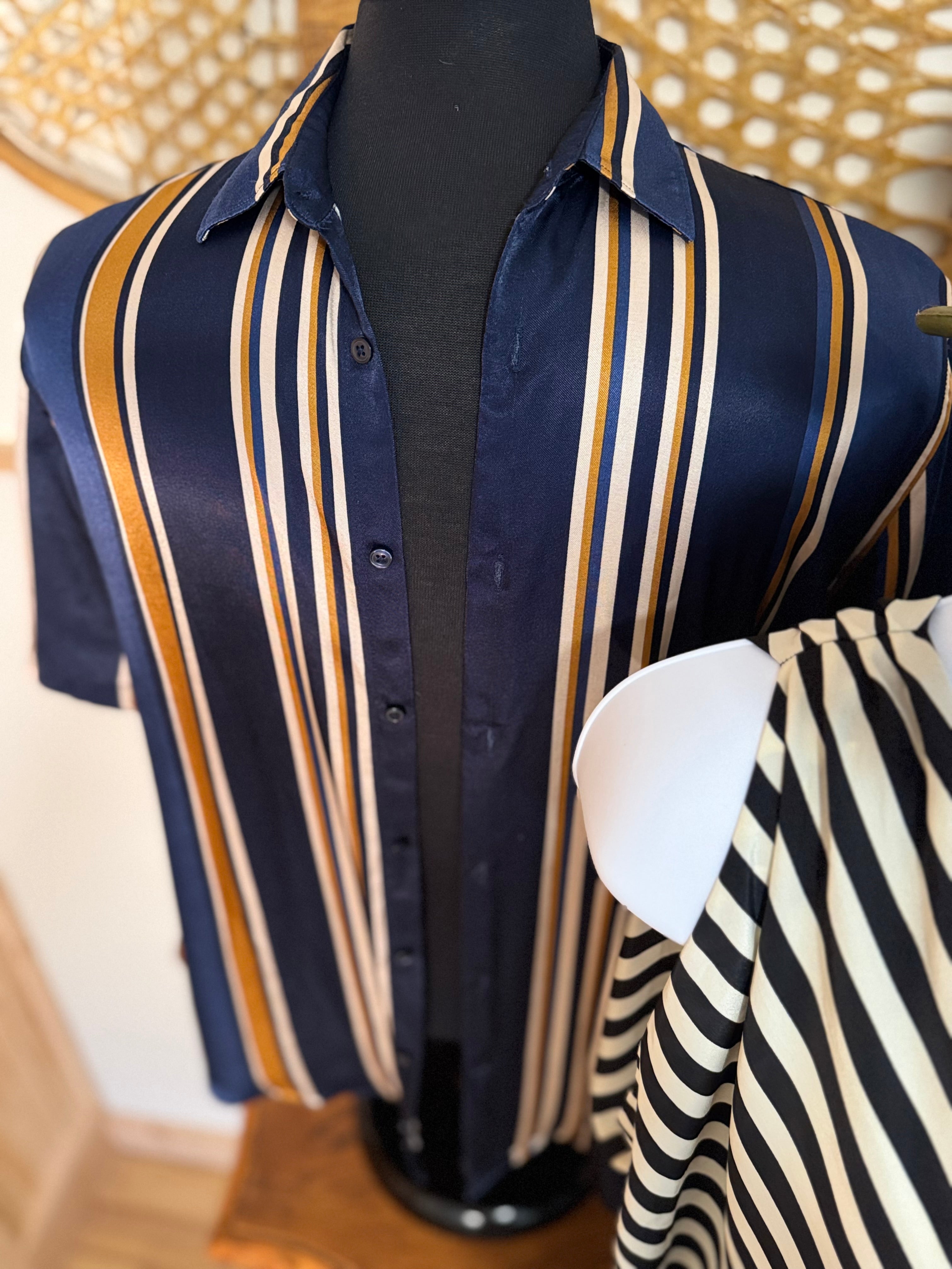 ZARA SHORT SLEEVE SHIRT- Consigned with VARDO Vintage & Valuables vvvardo.ca