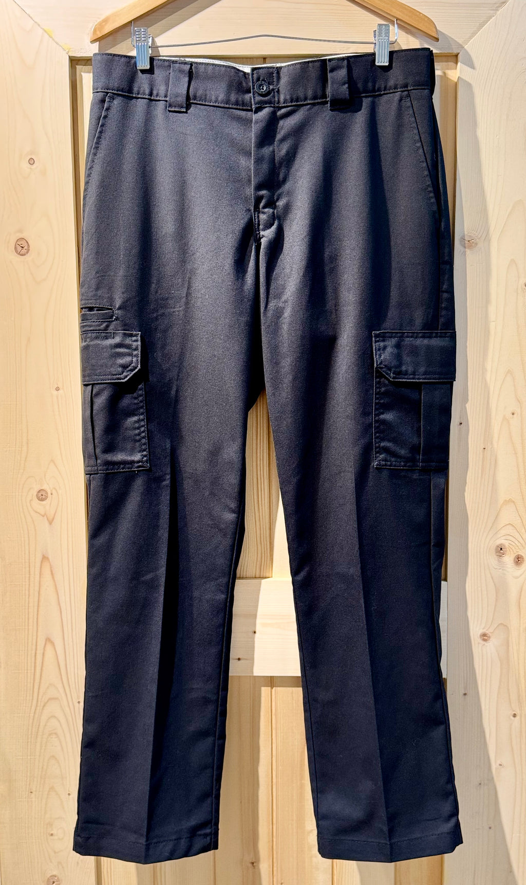 DICKIES CARGO PANTS- Consigned with VARDO Vintage & Valuables vvvardo.ca
