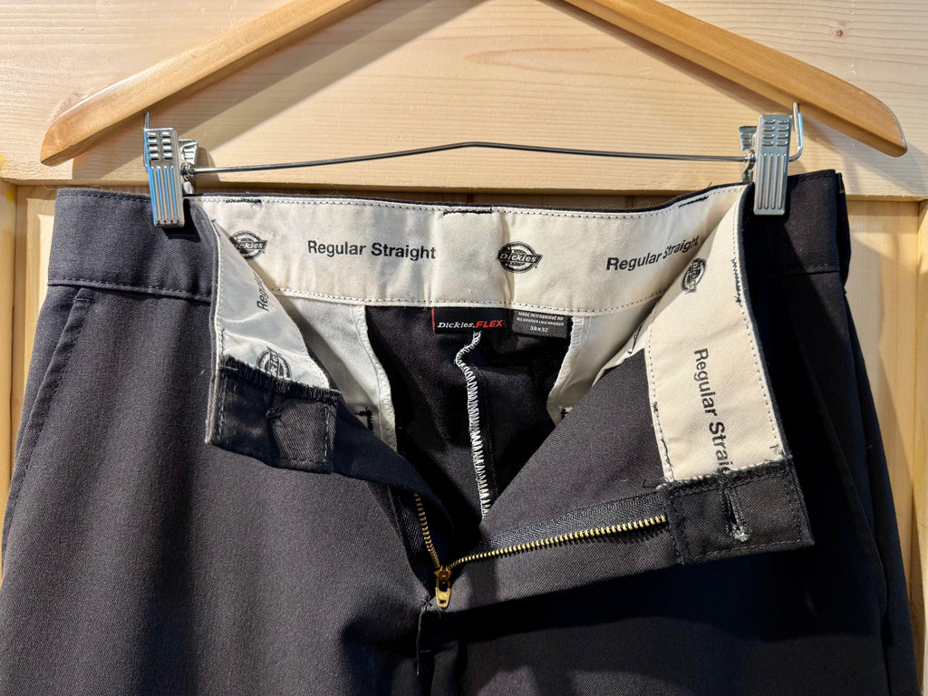 DICKIES CARGO PANTS- Consigned with VARDO Vintage & Valuables vvvardo.ca