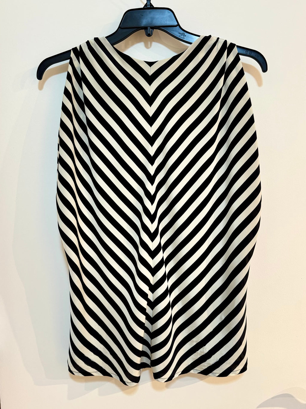 H&M SLEEVELESS BLOUSE- Consigned with VARDO Vintage & Valuables vvvardo.ca