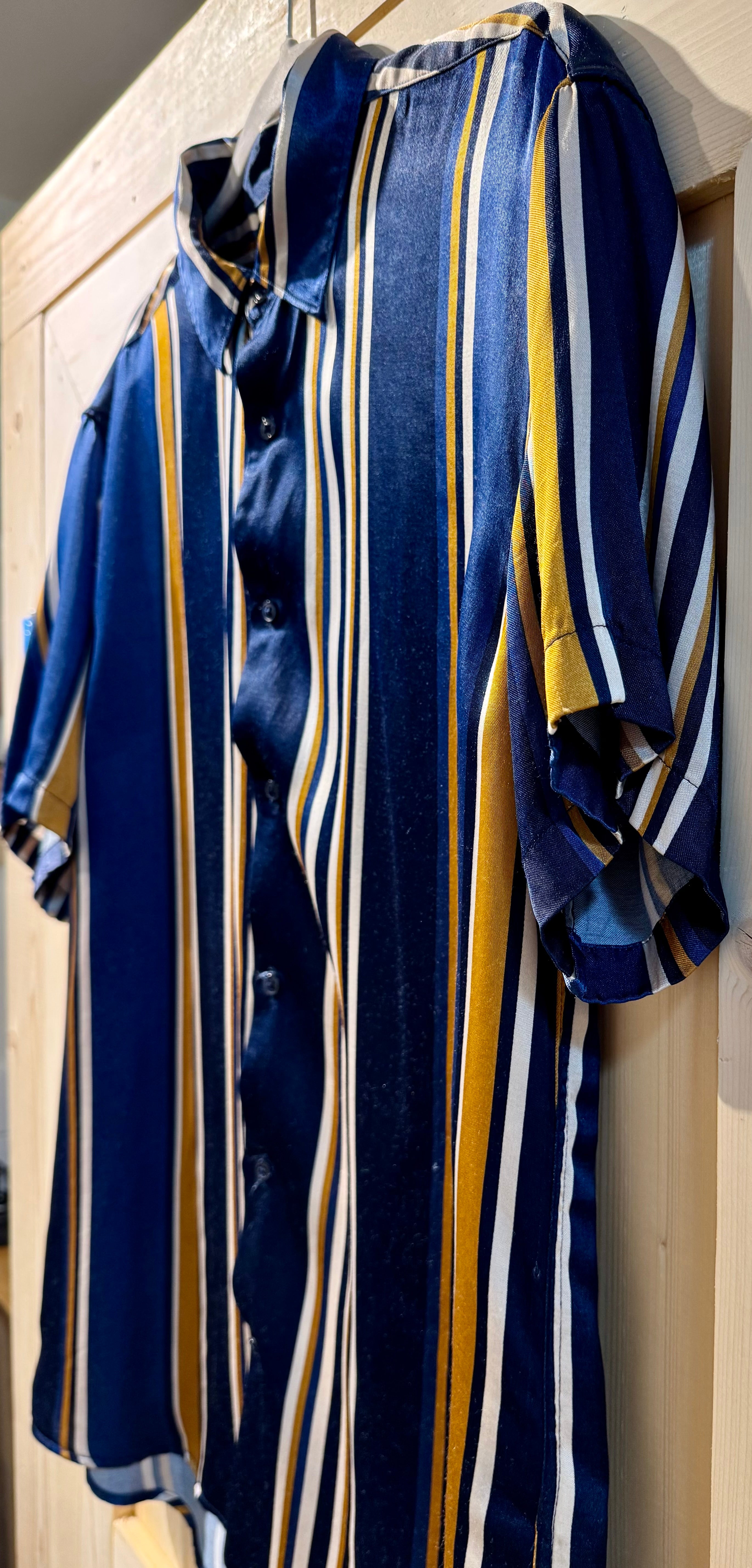 ZARA SHORT SLEEVE SHIRT- Consigned with VARDO Vintage & Valuables vvvardo.ca