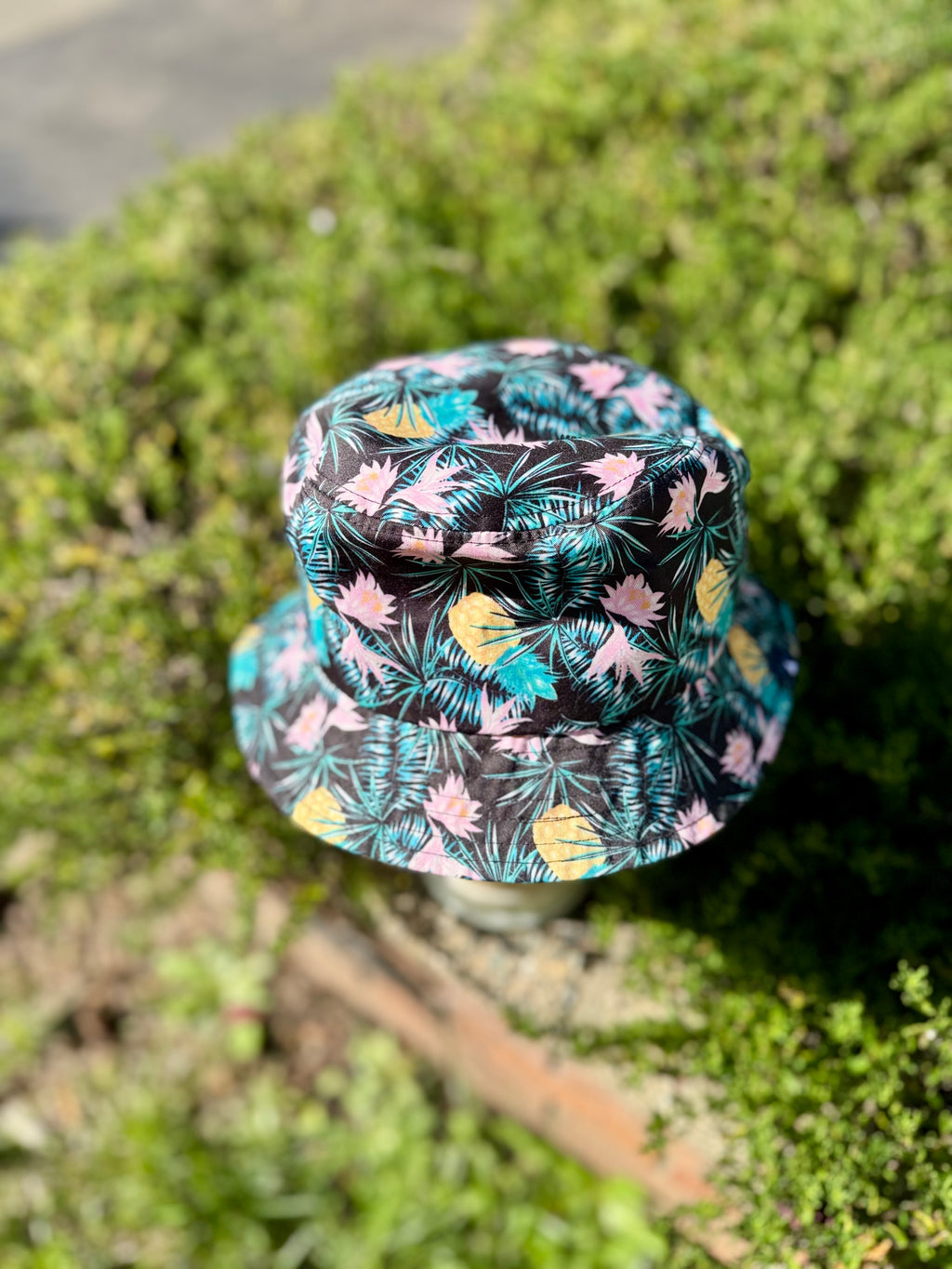 KOLBY BOATHOUSE BUCKET HAT- Consigned with VARDO Vintage & Valuables vvvardo.ca
