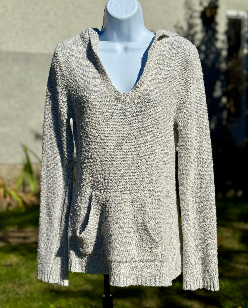 ROXY SWEATER HOODIE- Consigned with VARDO Vintage & Valuables vvvardo.ca