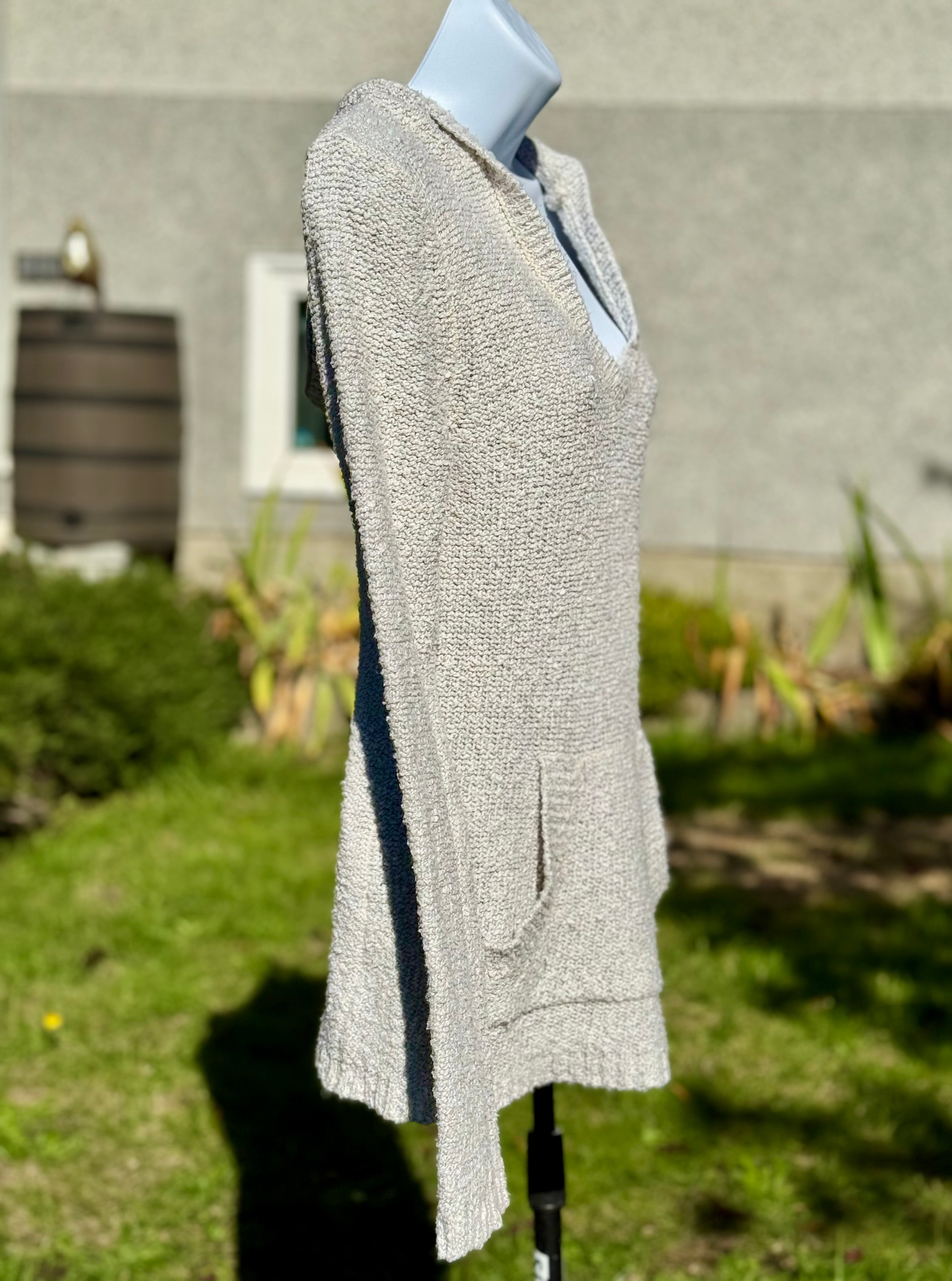 ROXY SWEATER HOODIE- Consigned with VARDO Vintage & Valuables vvvardo.ca