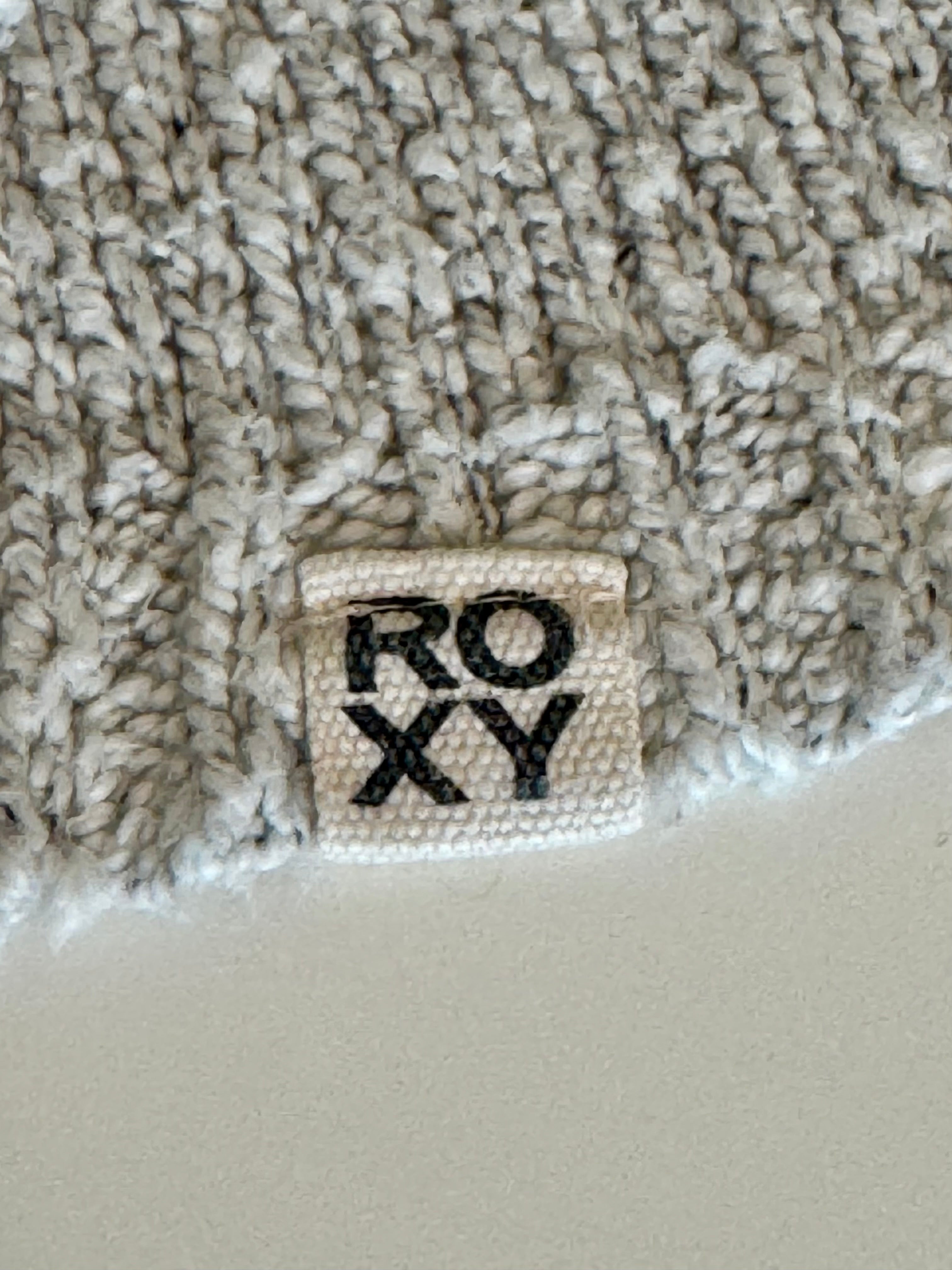ROXY SWEATER HOODIE- Consigned with VARDO Vintage & Valuables vvvardo.ca