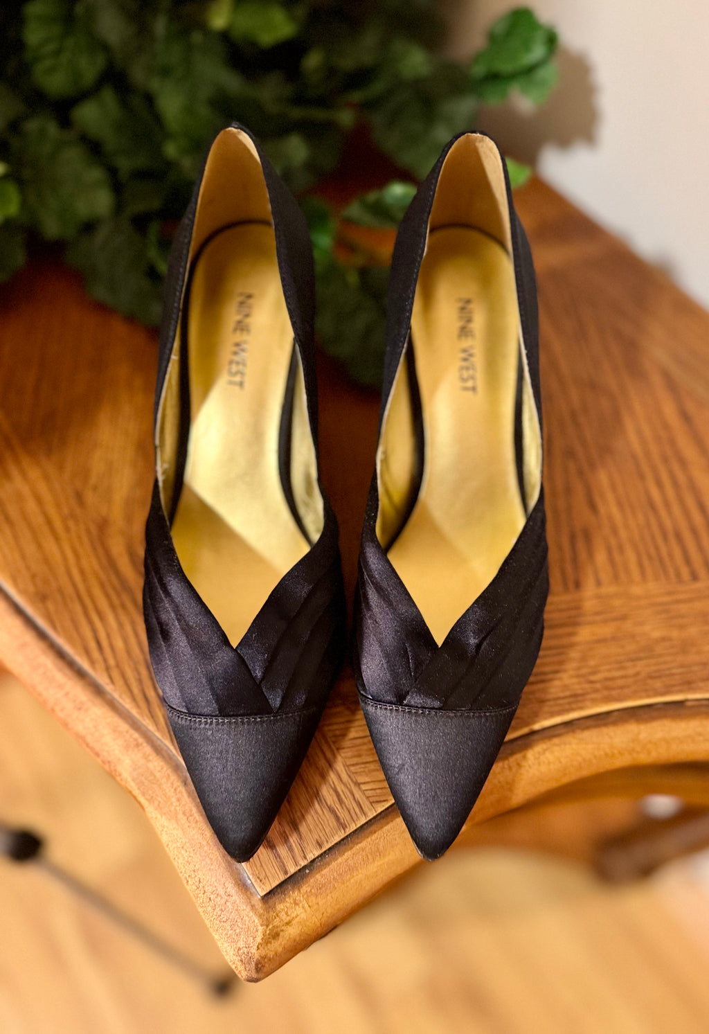 NINE WEST SATIN PUMPS- Consigned with VARDO Vintage & Valuables vvvardo.ca