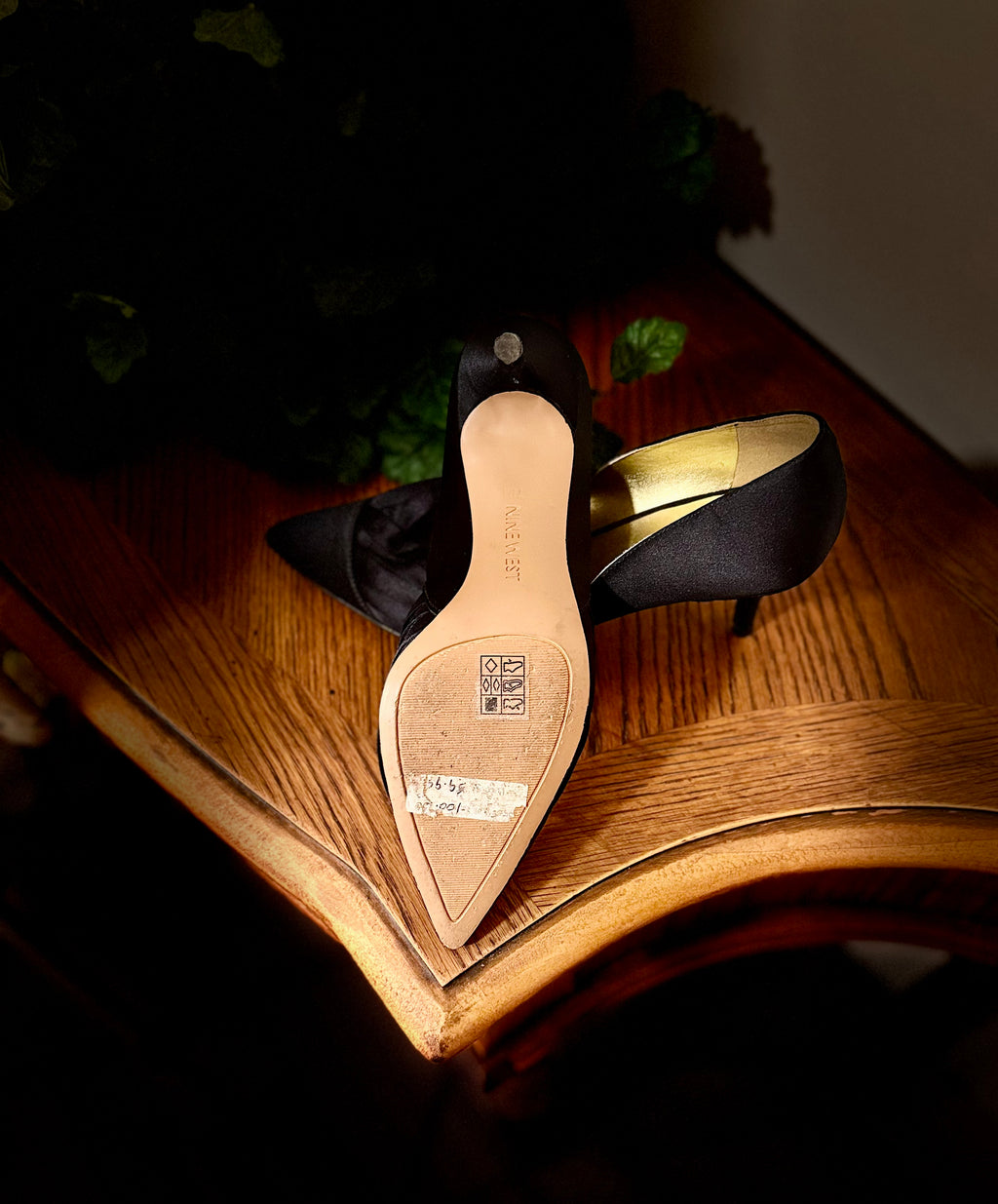 NINE WEST SATIN PUMPS- Consigned with VARDO Vintage & Valuables vvvardo.ca