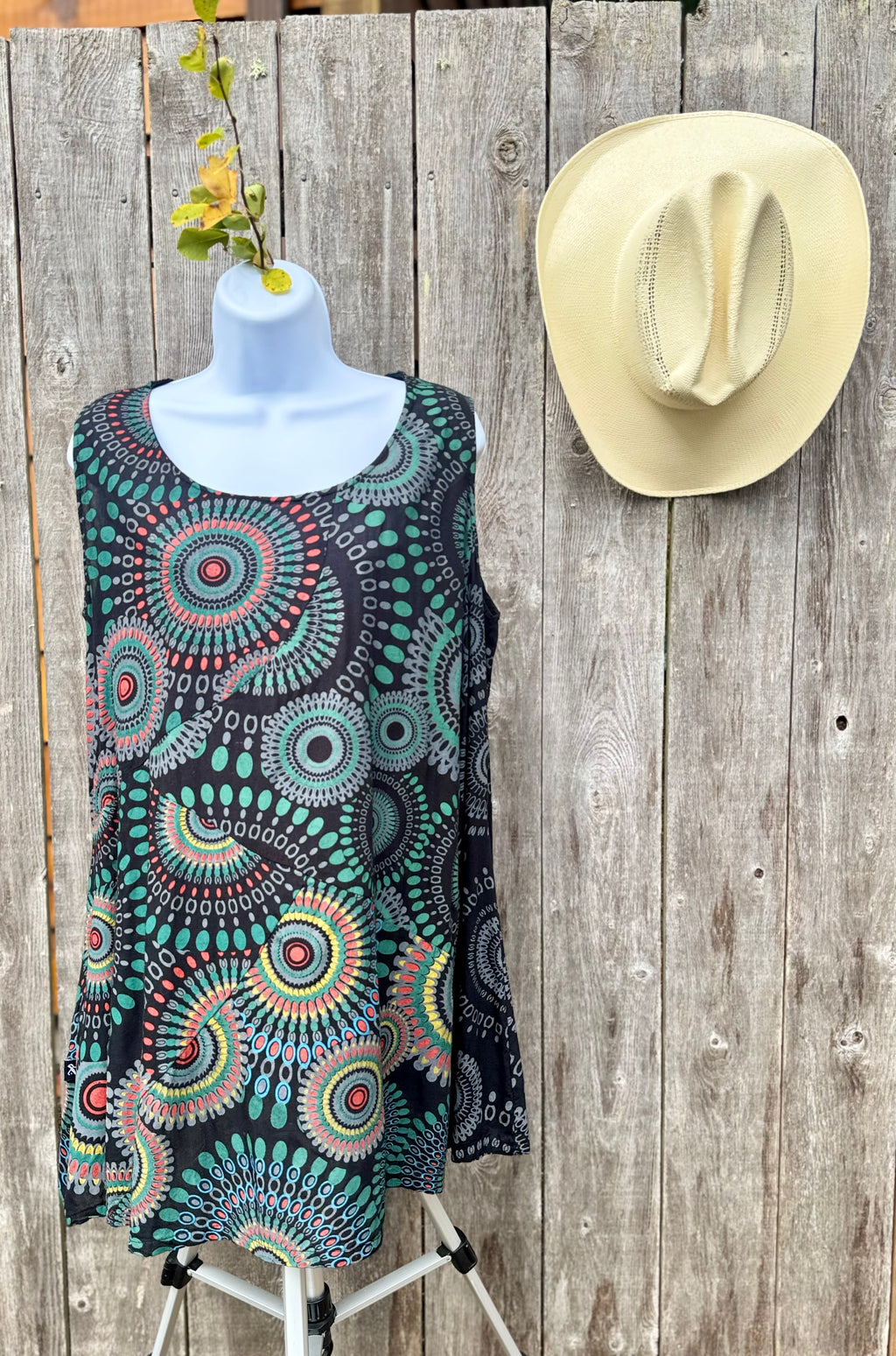 LEOPARDS & ROSES TUNIC TOP- Consigned with VARDO Vintage & Valuables vvvardo.ca