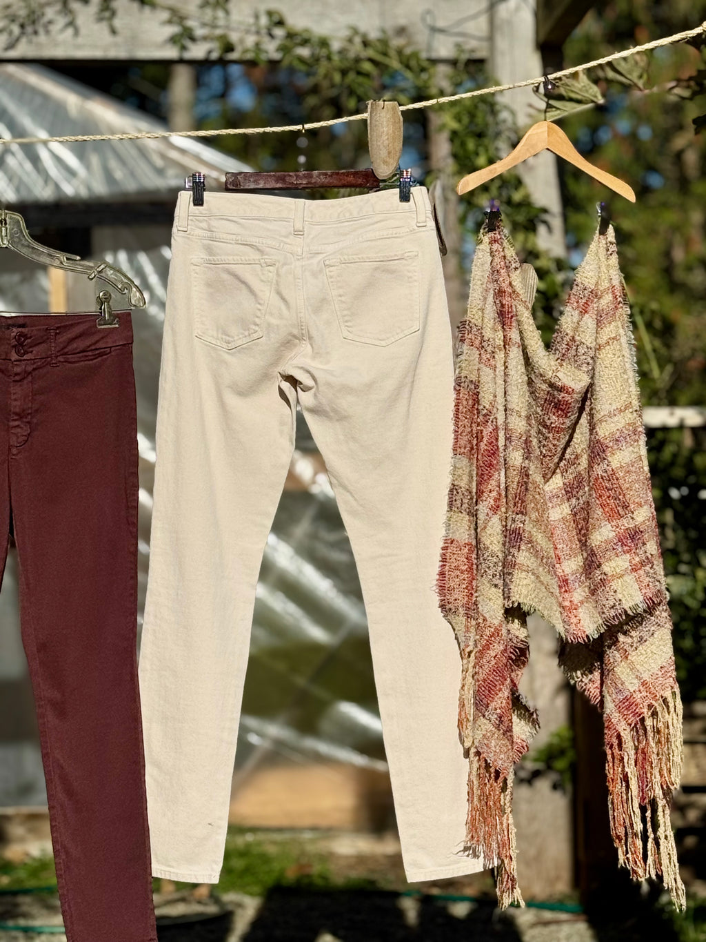 BANANA REPUBLIC JEANS - Consigned with VARDO Vintage & Valuables vvvardo.ca