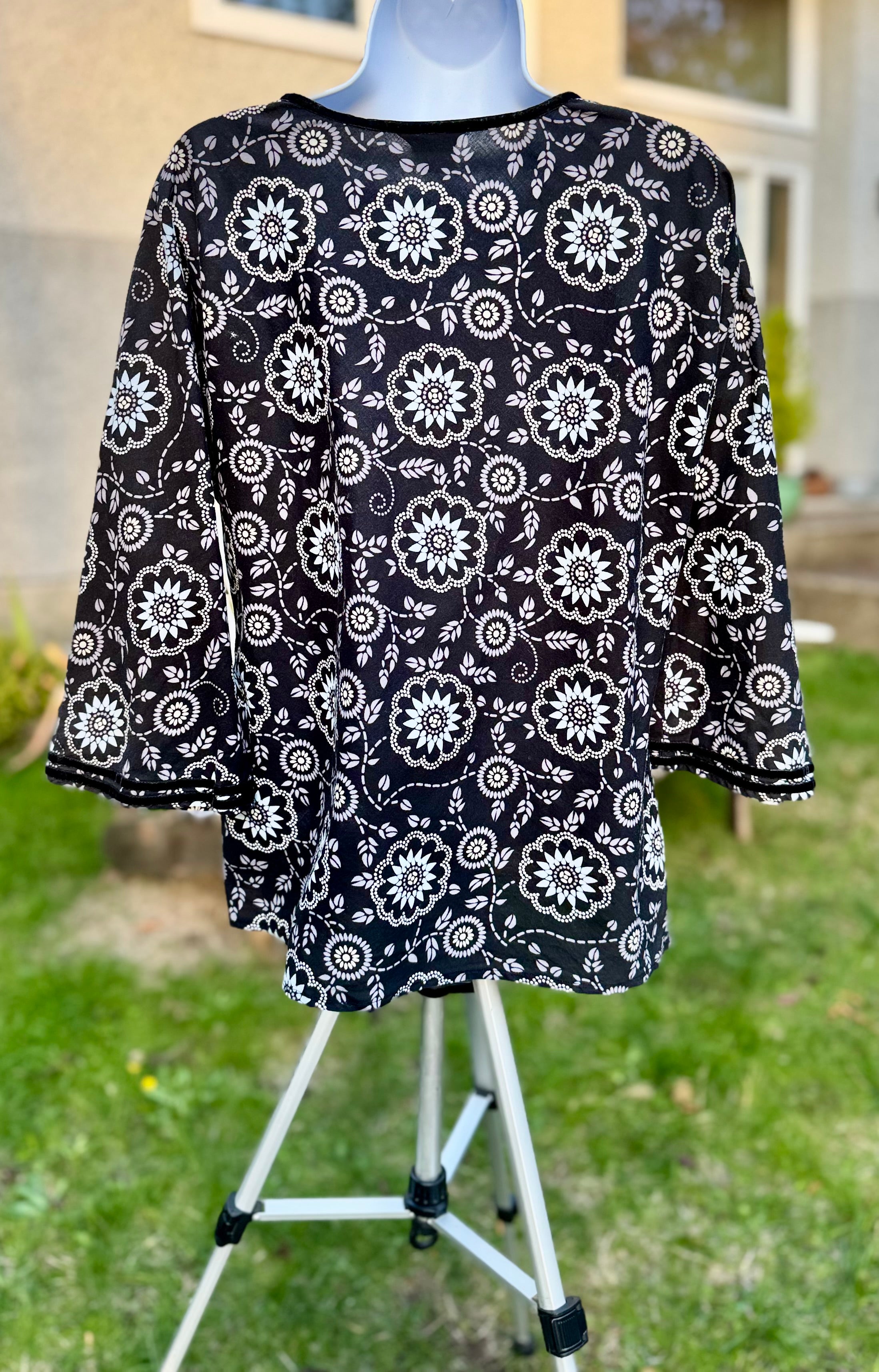 MOSSIMO Neck Tie Blouse - Consigned with VARDO Vintage & Valuables vvvardo.ca