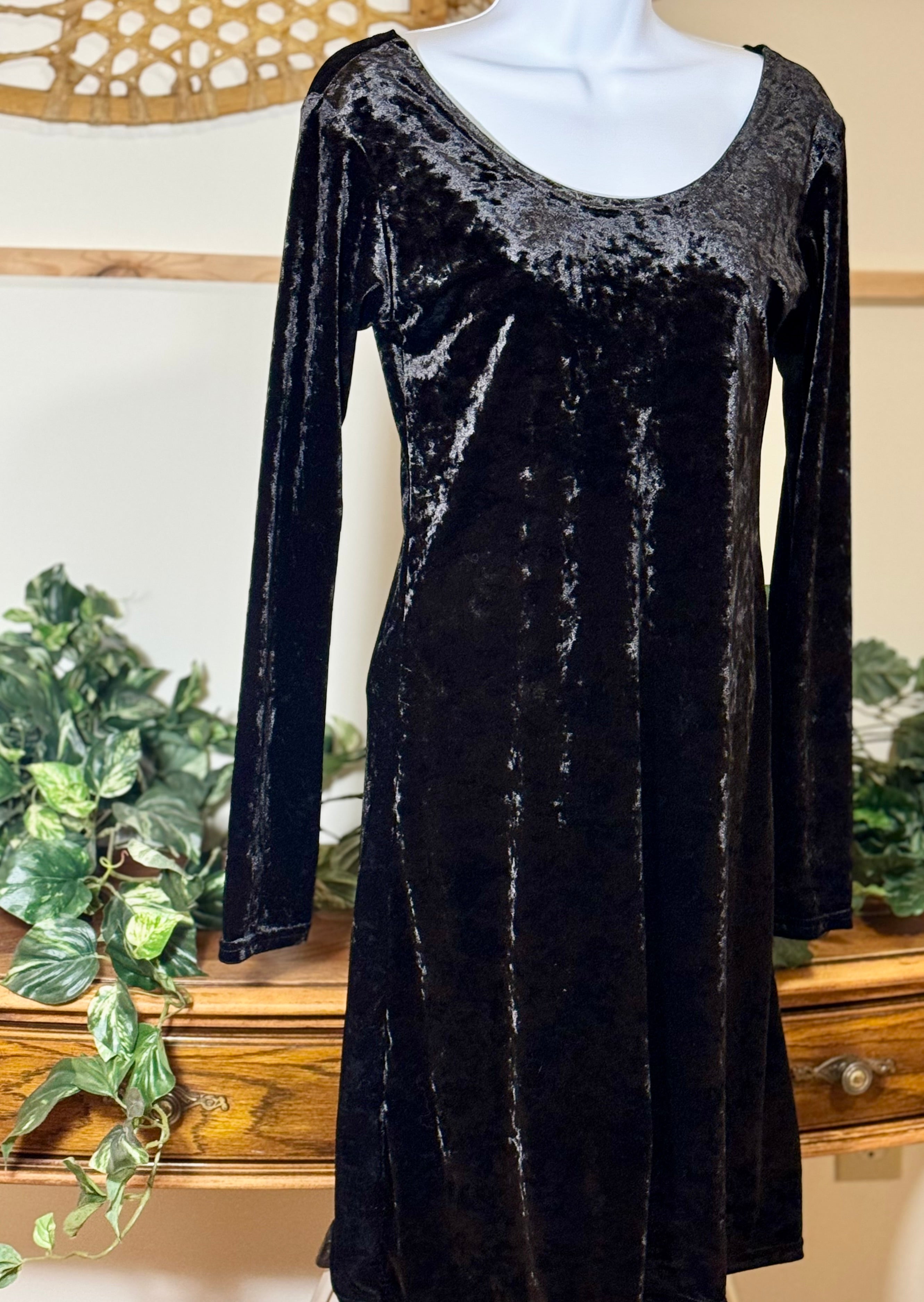 EMK CLOTHING Velour Long Sleeve Dress- Consigned with VARDO Vintage & Valuables vvvardo.ca