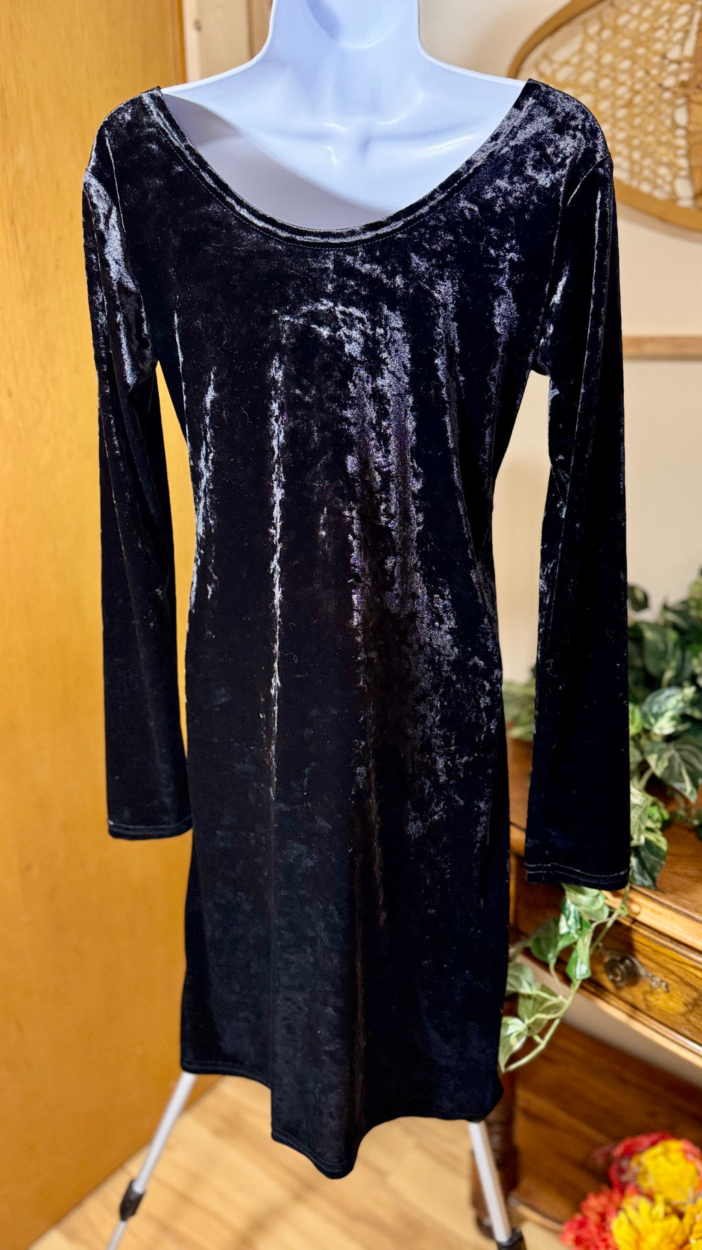 EMK CLOTHING Velour Long Sleeve Dress- Consigned with VARDO Vintage & Valuables vvvardo.ca