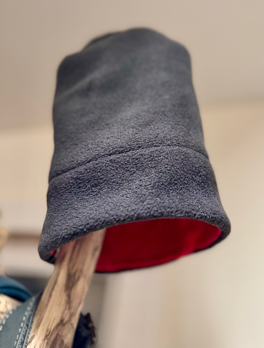 BLACK COZY TOQUE- Consigned with VARDO Vintage & Valuables vvvardo.ca