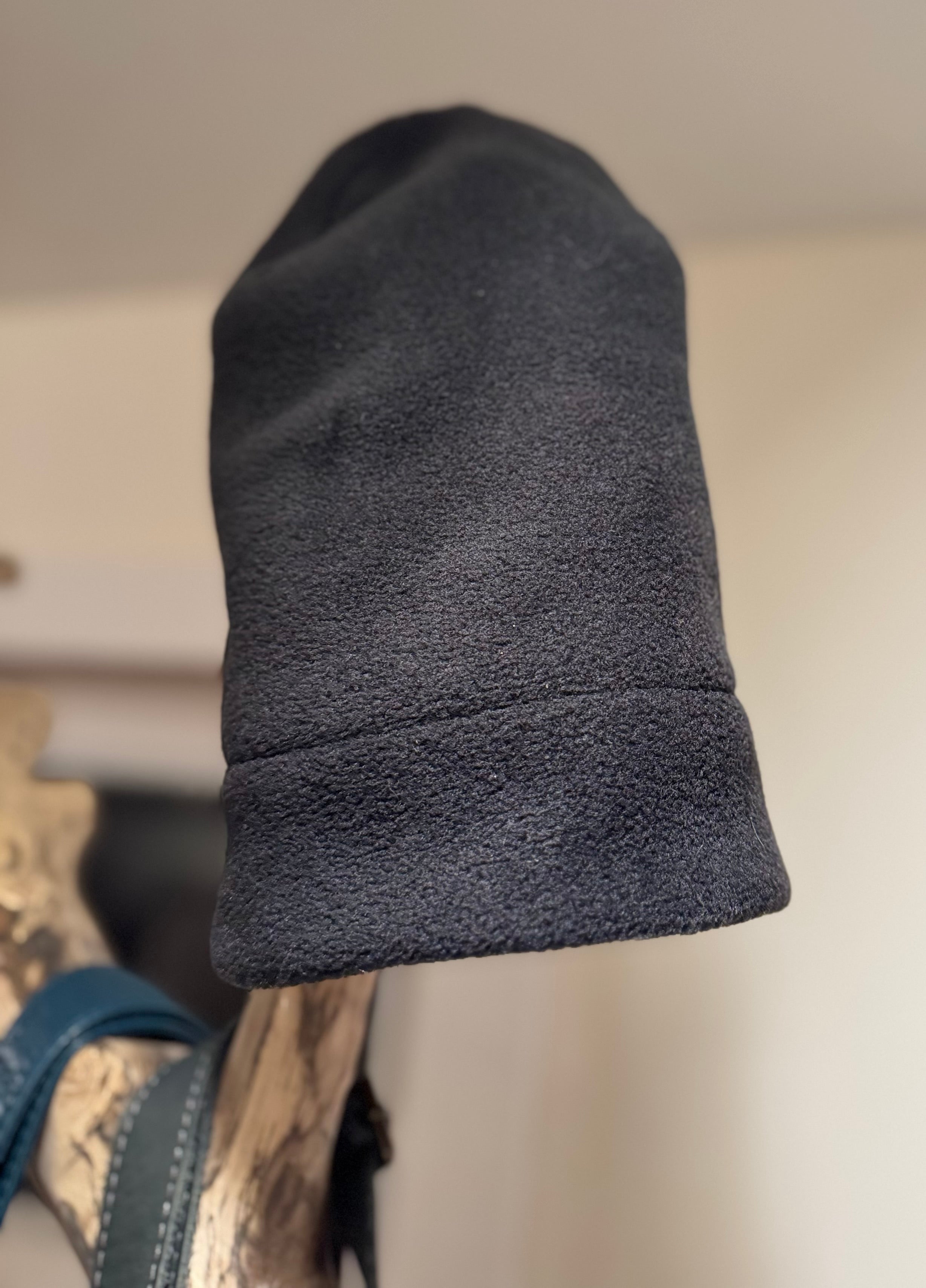 BLACK COZY TOQUE- Consigned with VARDO Vintage & Valuables vvvardo.ca