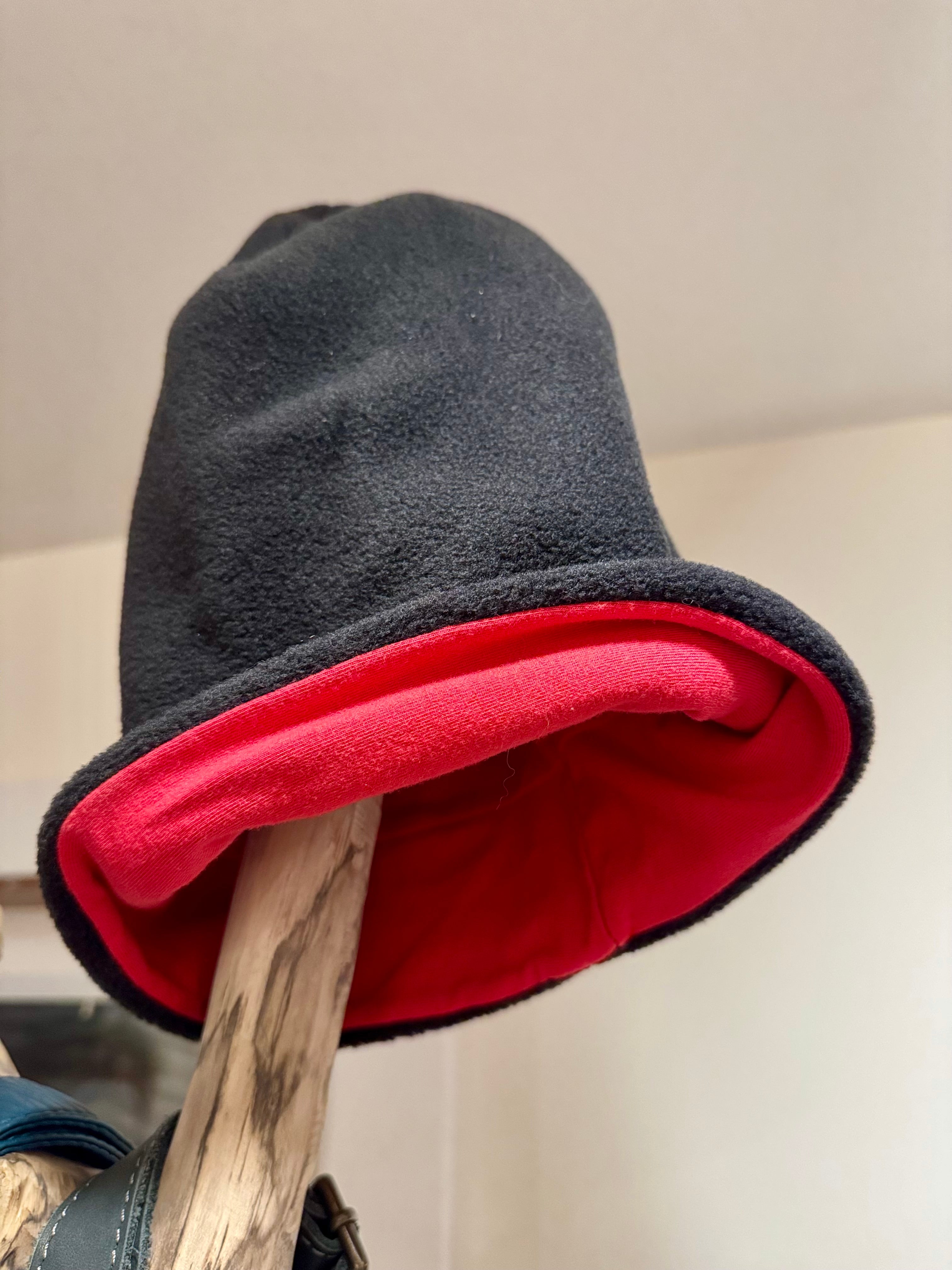 BLACK COZY TOQUE- Consigned with VARDO Vintage & Valuables vvvardo.ca