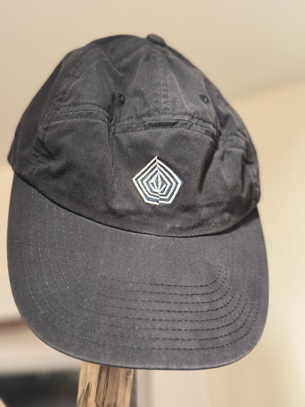 VOLCOM 5 PANEL CAP - Consigned with VARDO Vintage & Valuables vvvardo.ca