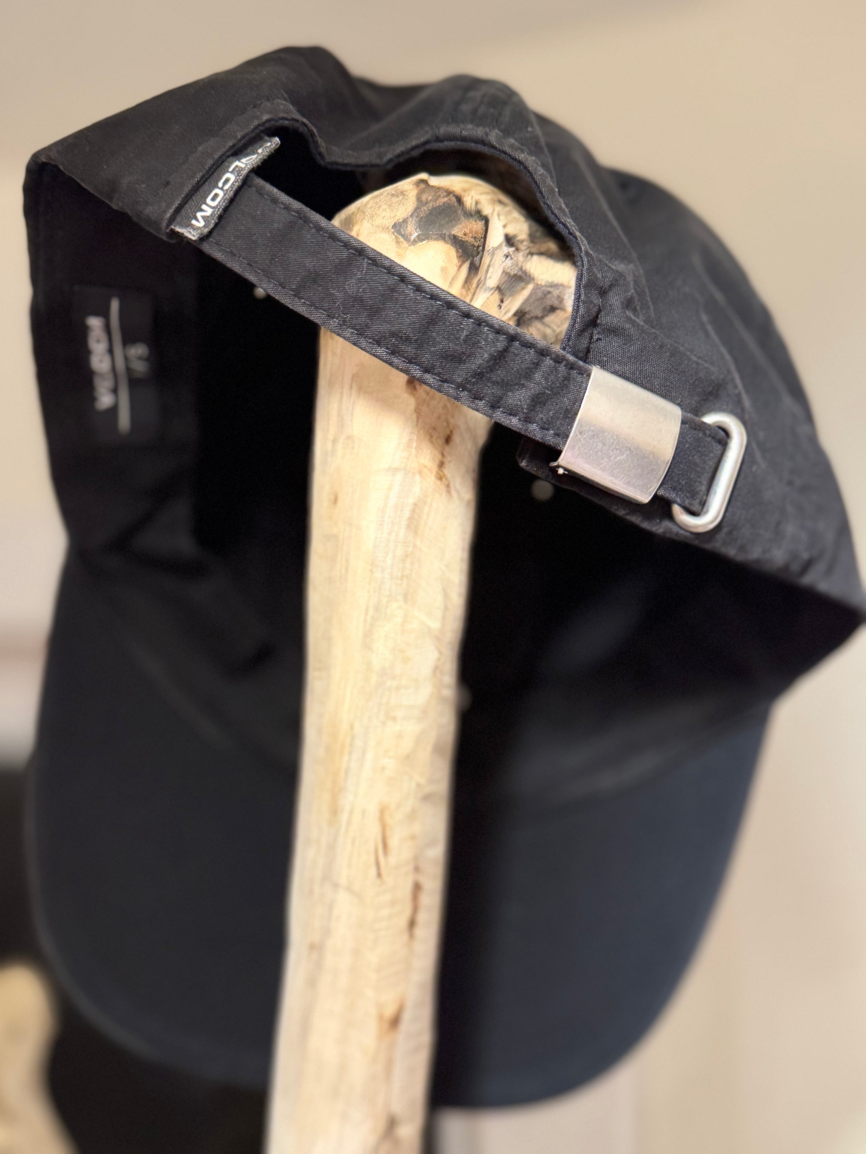 VOLCOM 5 PANEL CAP - Consigned with VARDO Vintage & Valuables vvvardo.ca