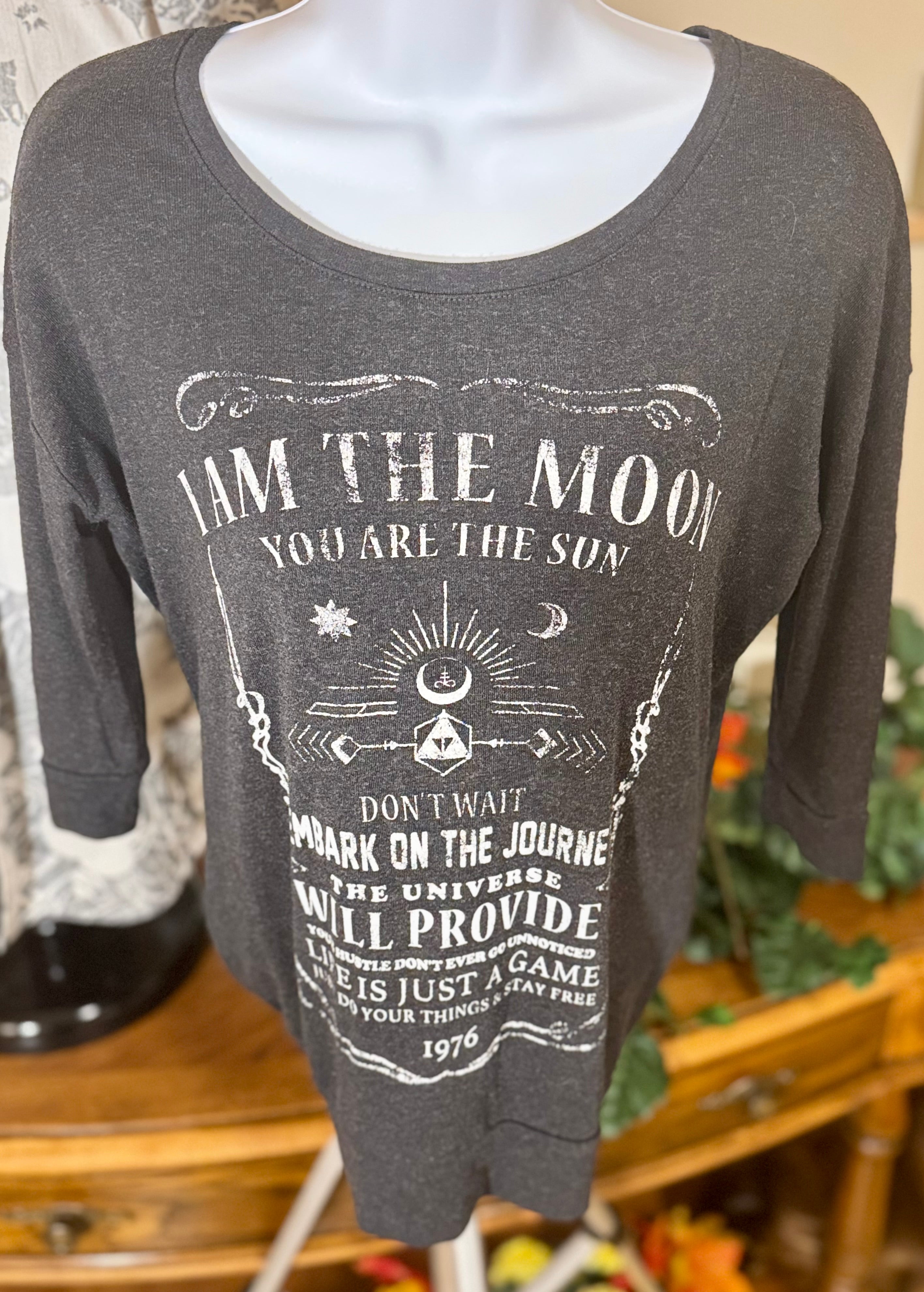 GARAGE PRINT 3/4 SLEEVE T-SHIRT - Consigned with VARDO Vintage & Valuables vvvardo.ca