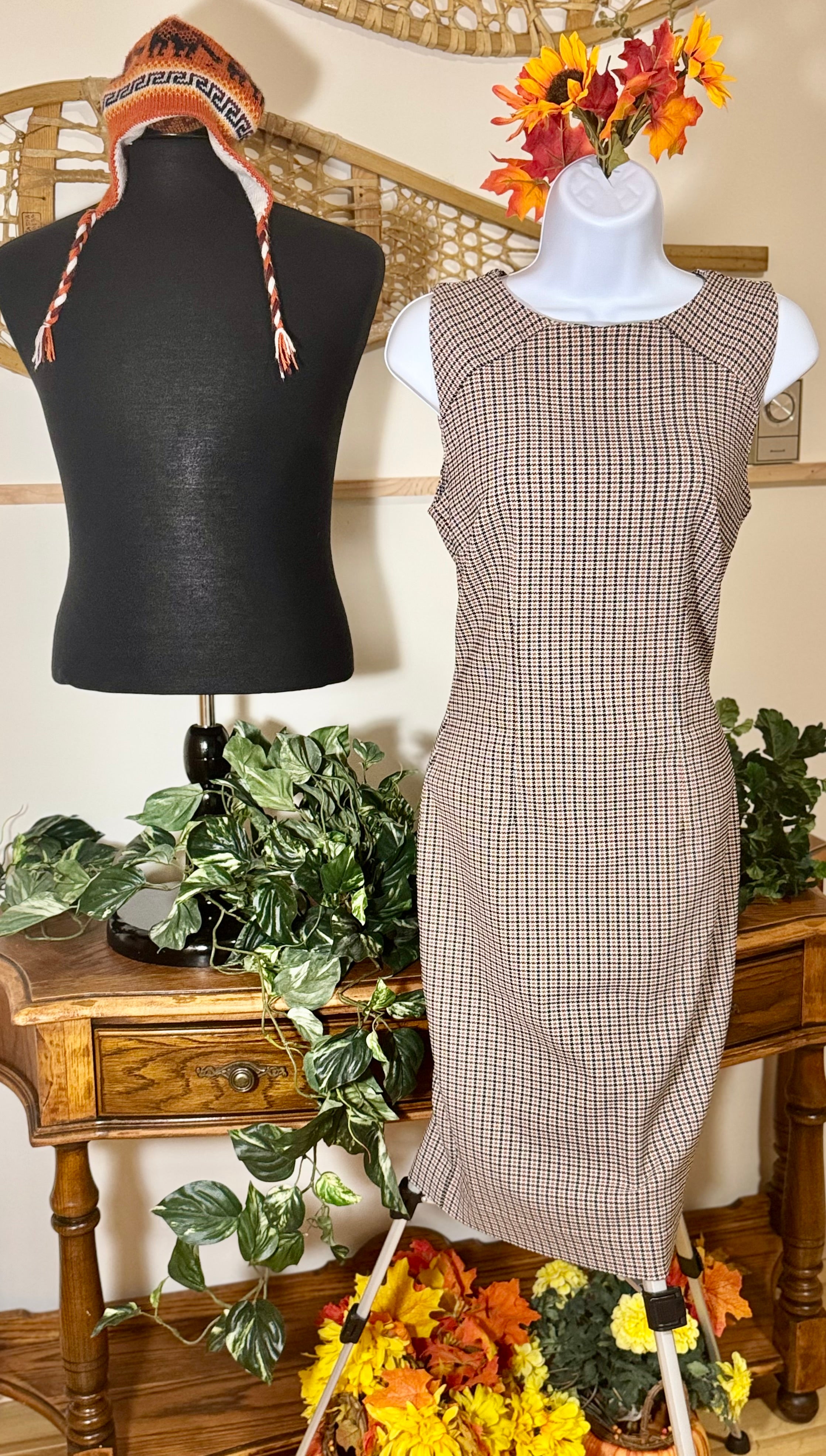RW&CO. SHEATH DRESS- Consigned with VARDO Vintage & Valuables vvvardo.ca