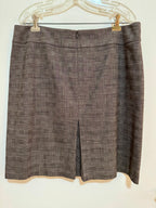 SMART LOOKING STRAIGHT SKIRT - Consigned with VARDO Vintage & Valuables vvvardo.ca