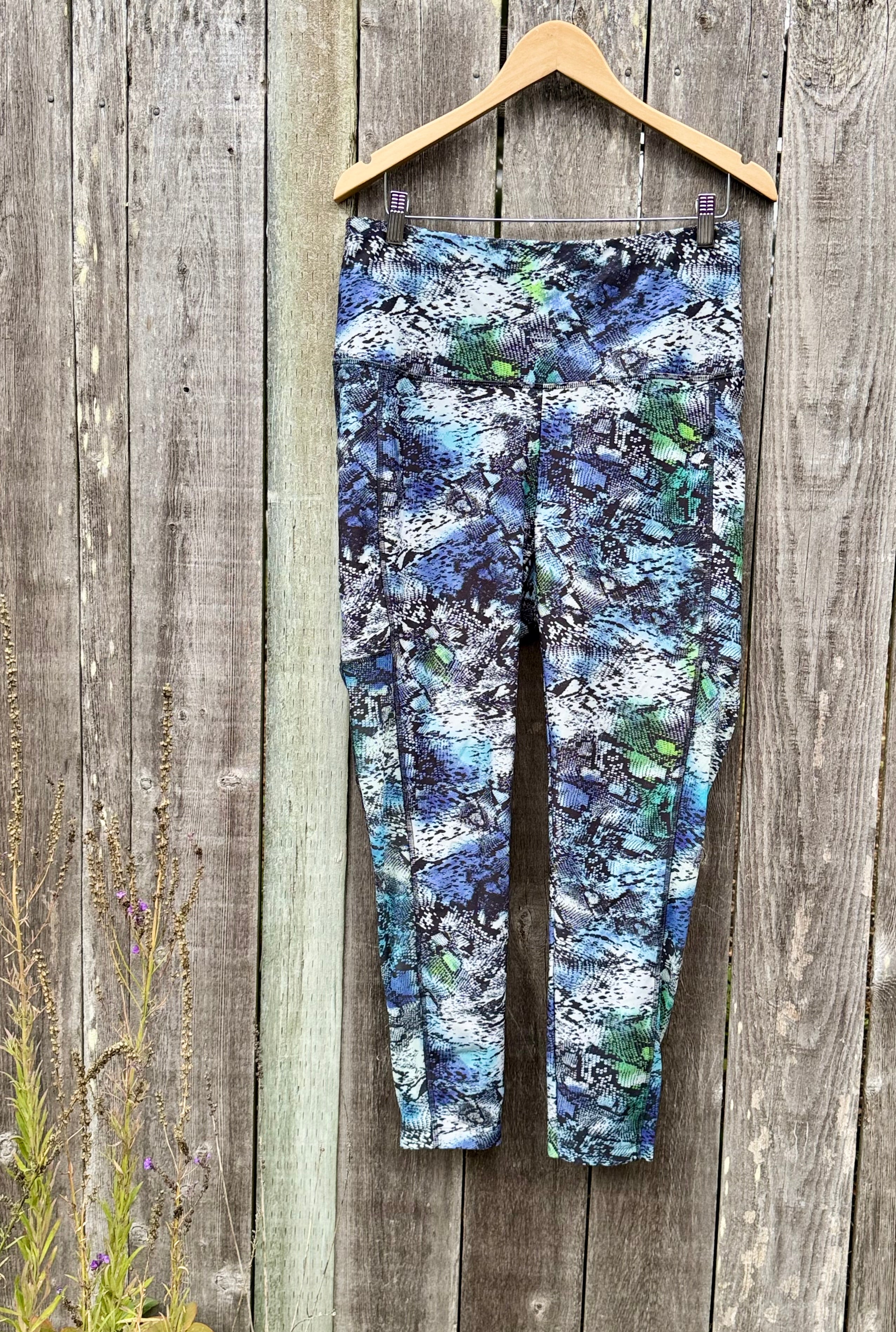 ACTIVE ZONE LEGGINGS - Consigned with VARDO Vintage & Valuables vvvardo.ca