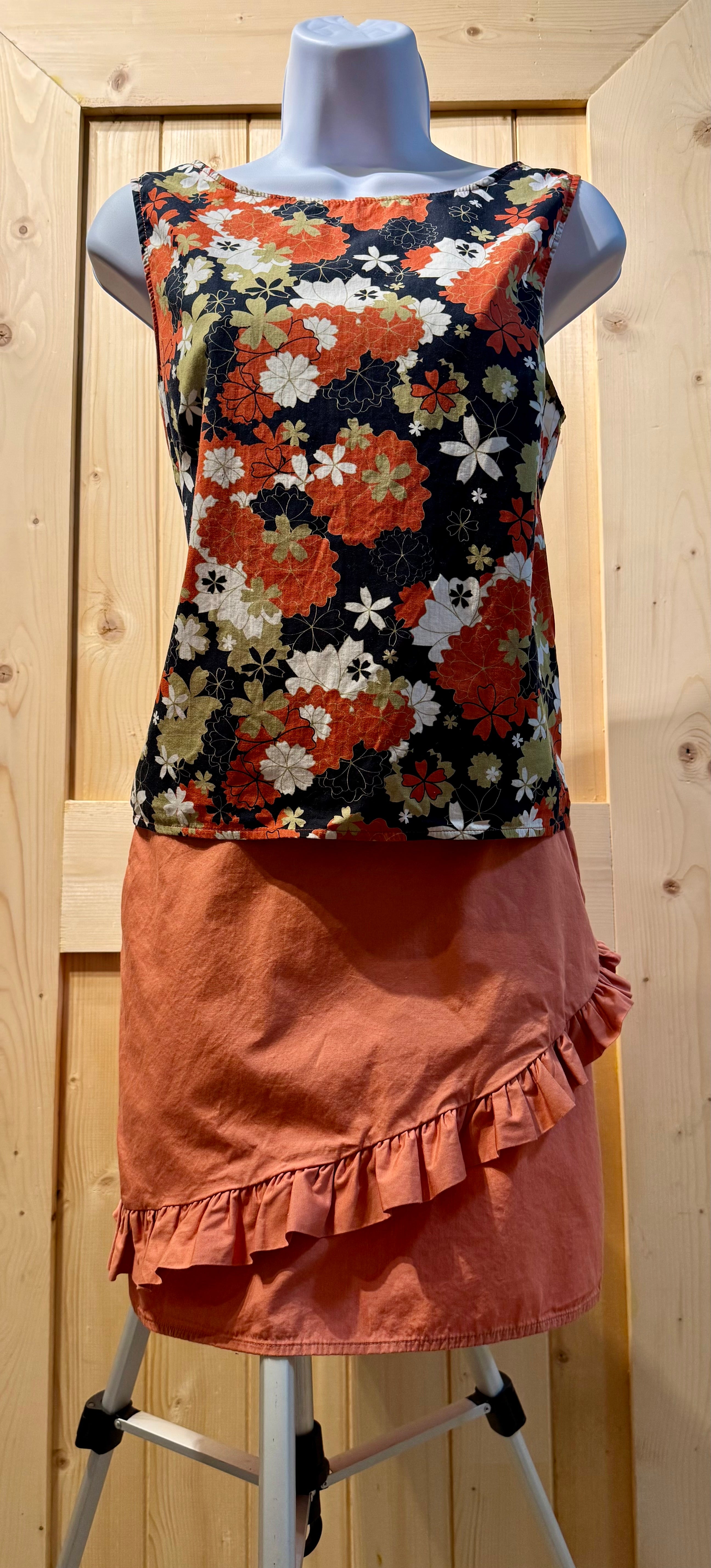 AMERICO & ROSA SHORT SKIRT - Consigned with VARDO Vintage & Valuables vvvardo.ca