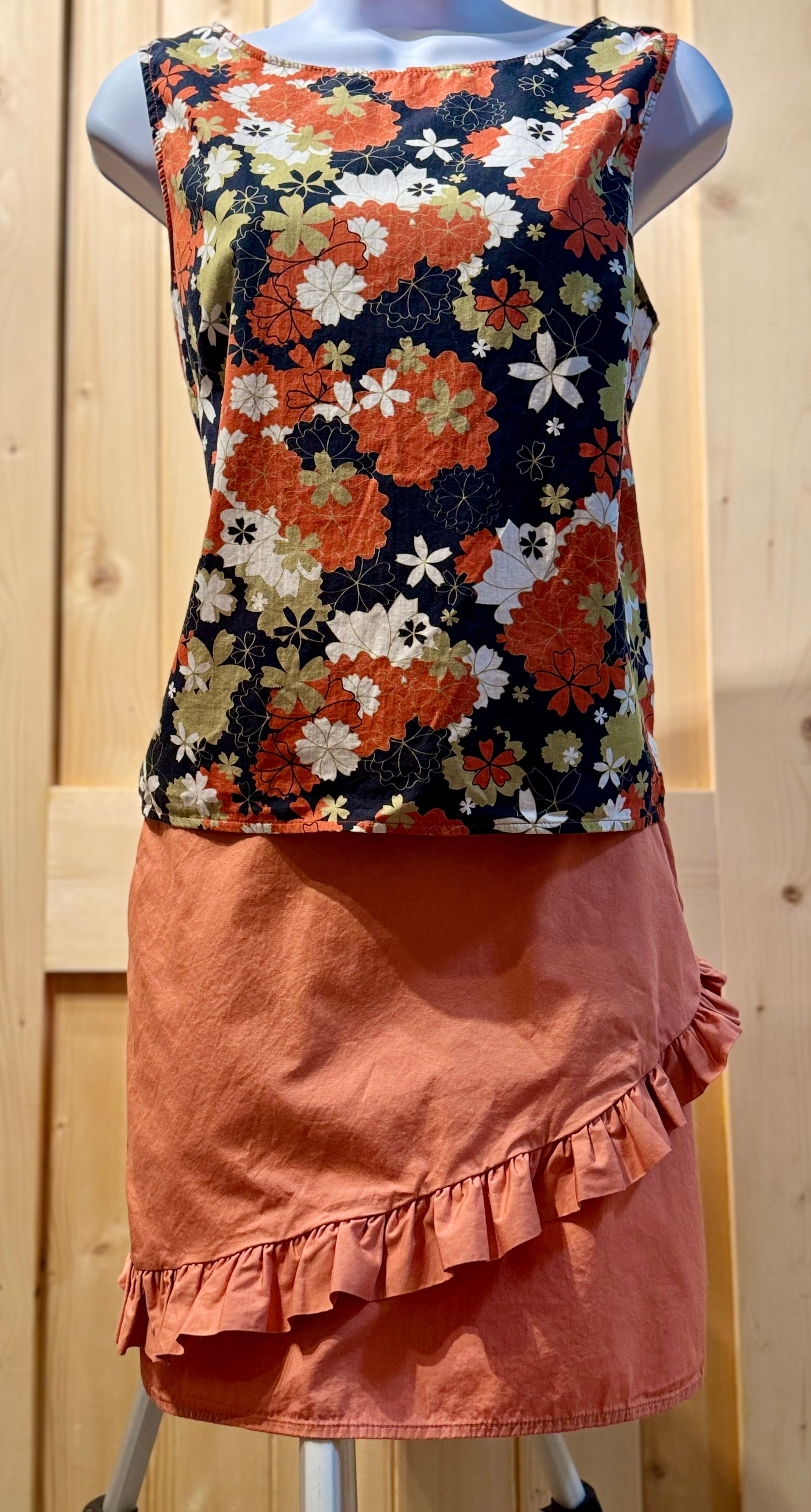 AMERICO & ROSA SHORT SKIRT - Consigned with VARDO Vintage & Valuables vvvardo.ca