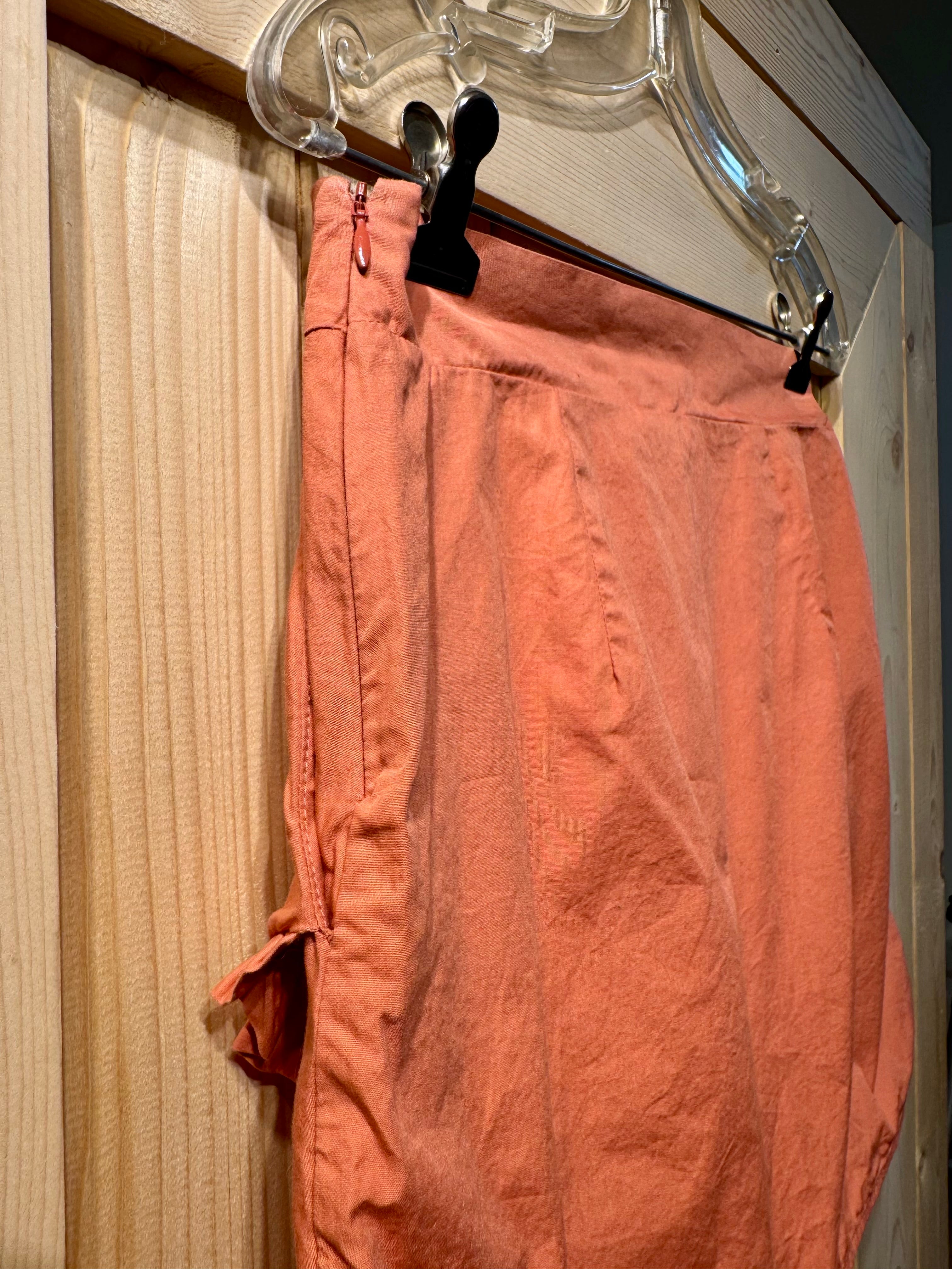 AMERICO & ROSA SHORT SKIRT - Consigned with VARDO Vintage & Valuables vvvardo.ca