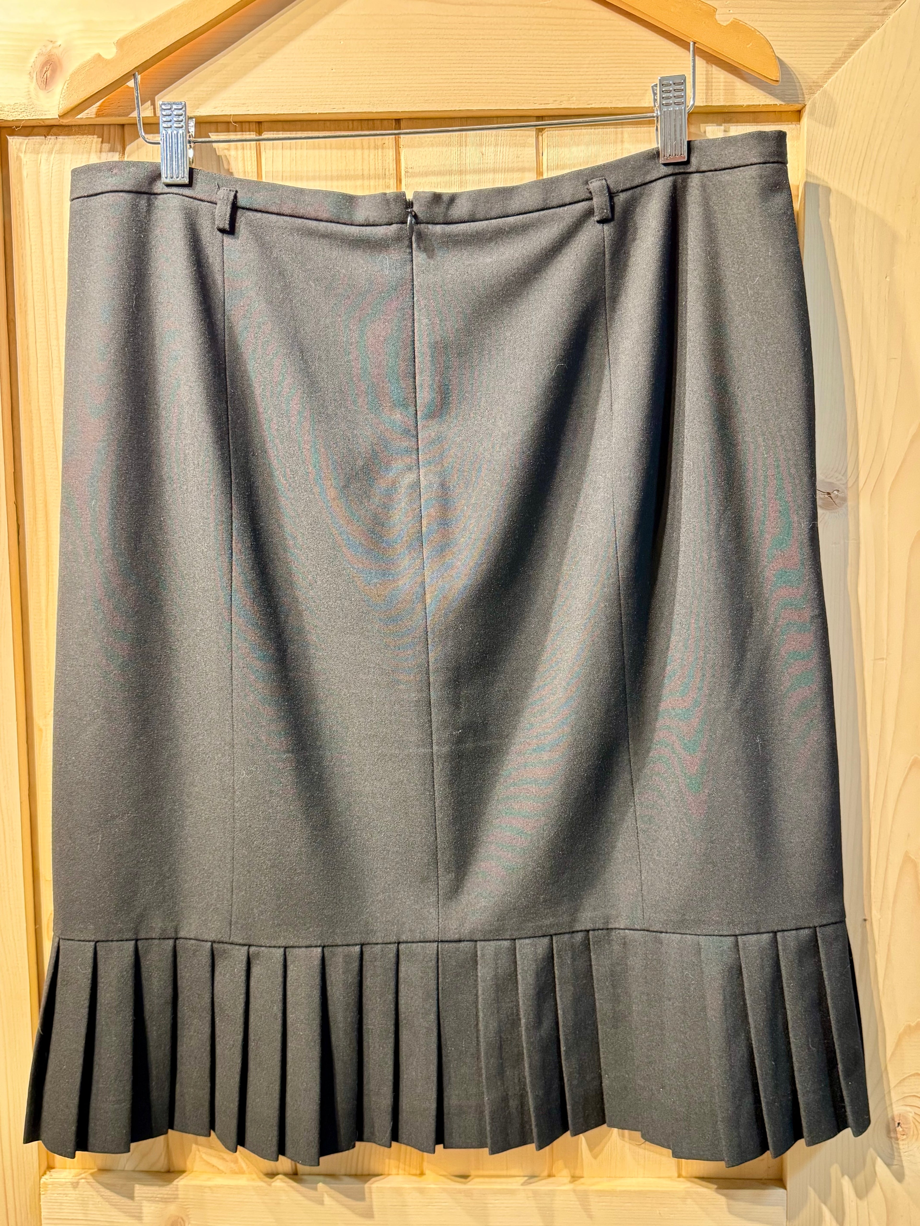 TALBOTS PLEATED HEM WORK SKIRT  - Consigned with VARDO Vintage & Valuables vvvardo.ca