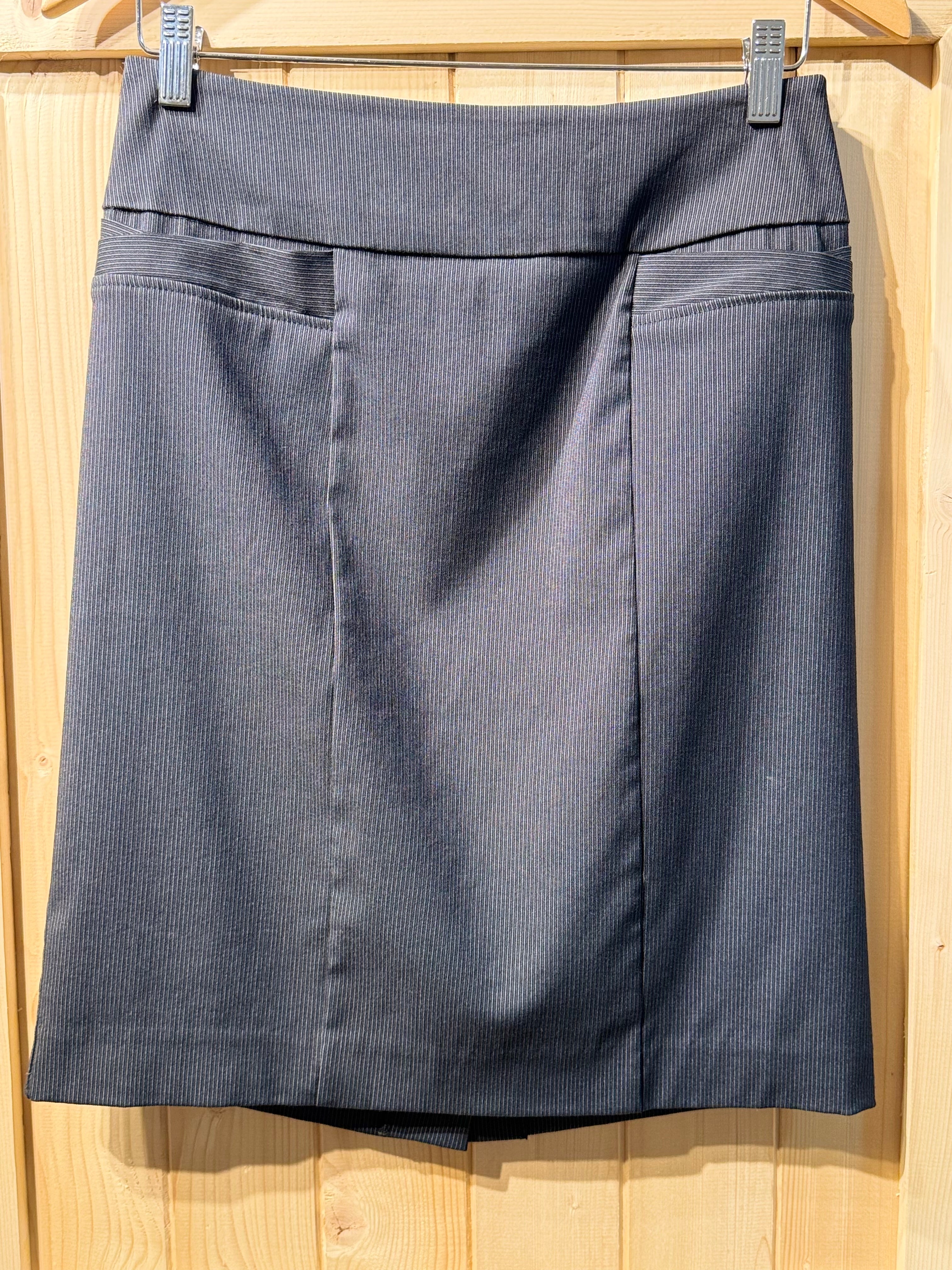 REITMANS PINSTRIPE PENCIL SKIRT - Consigned with VARDO Vintage & Valuables vvvardo.ca