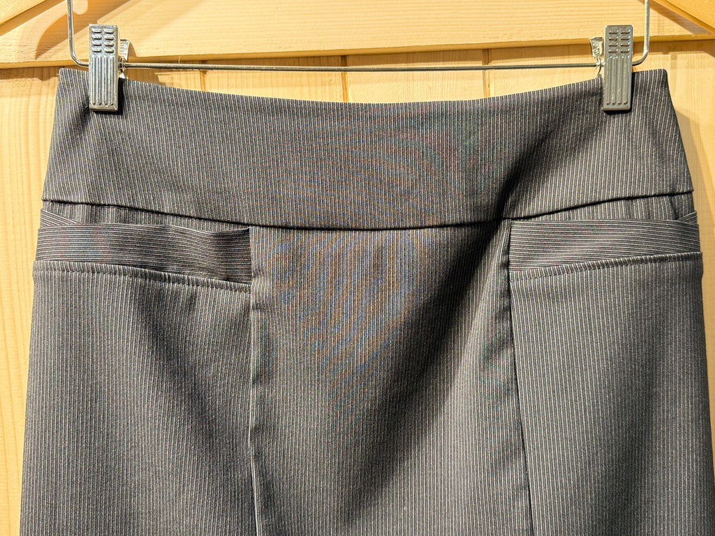 REITMANS PINSTRIPE PENCIL SKIRT - Consigned with VARDO Vintage & Valuables vvvardo.ca