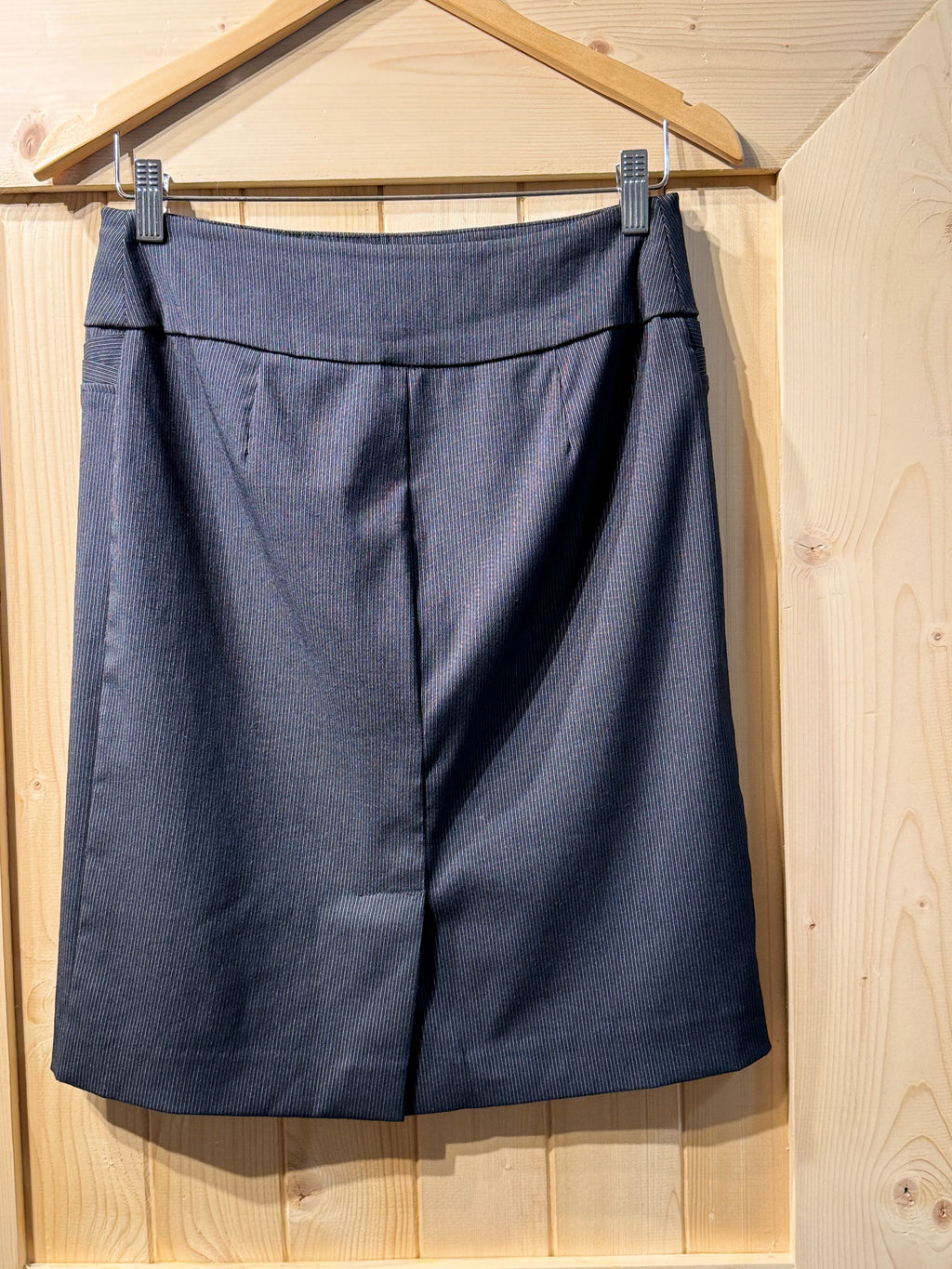 REITMANS PINSTRIPE PENCIL SKIRT - Consigned with VARDO Vintage & Valuables vvvardo.ca