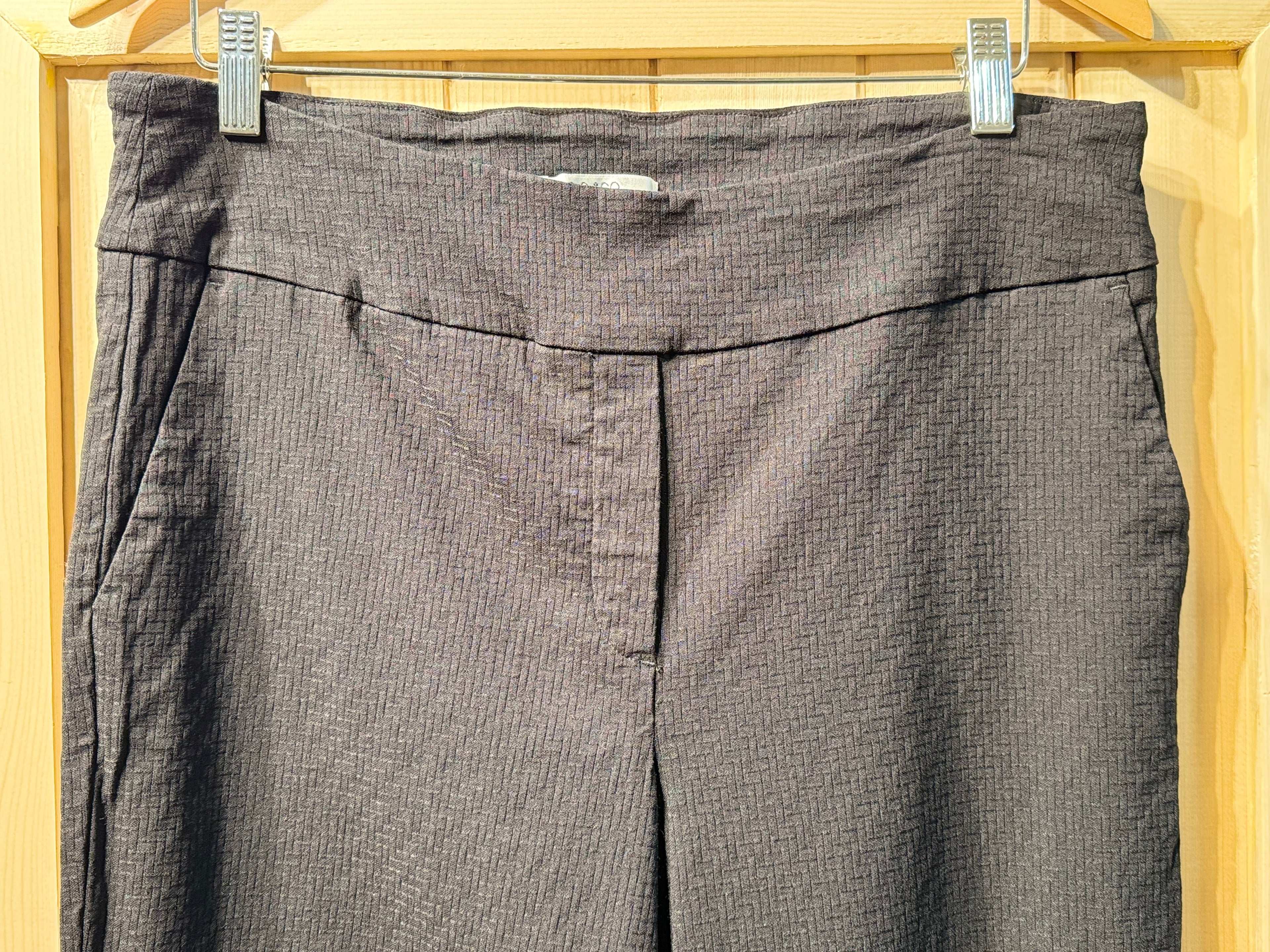 SC & CO Waffle Tummy Control Slim Leg Pants - Consigned with VARDO Vintage & Valuables vvvardo.ca