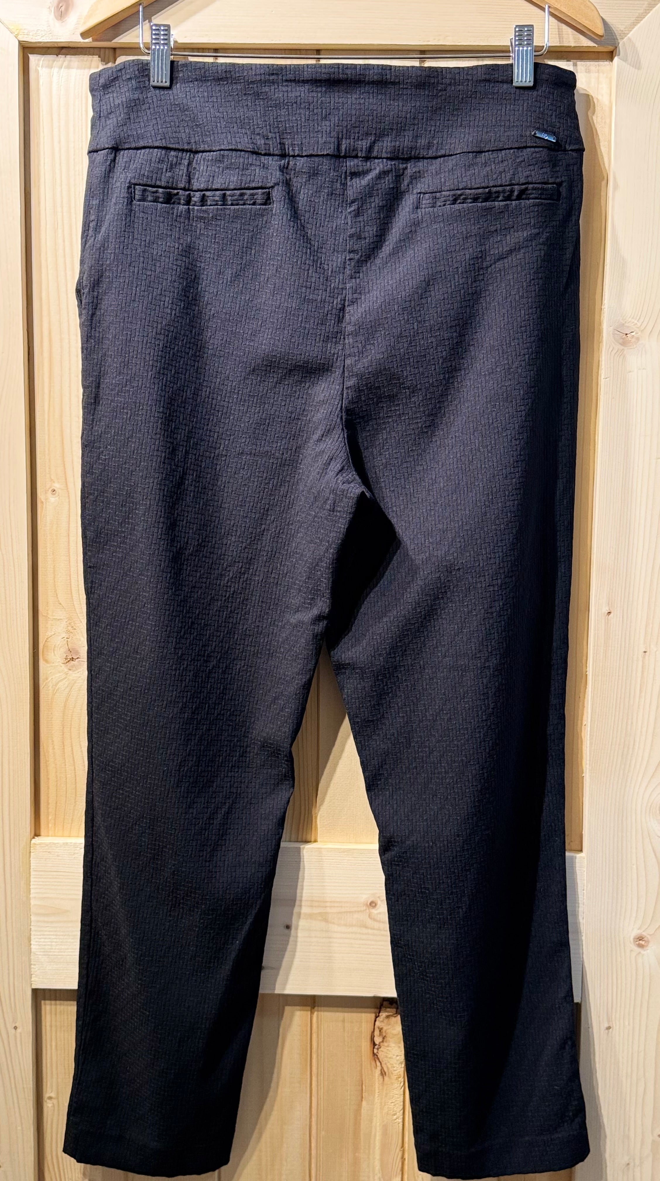 SC & CO Waffle Tummy Control Slim Leg Pants - Consigned with VARDO Vintage & Valuables vvvardo.ca