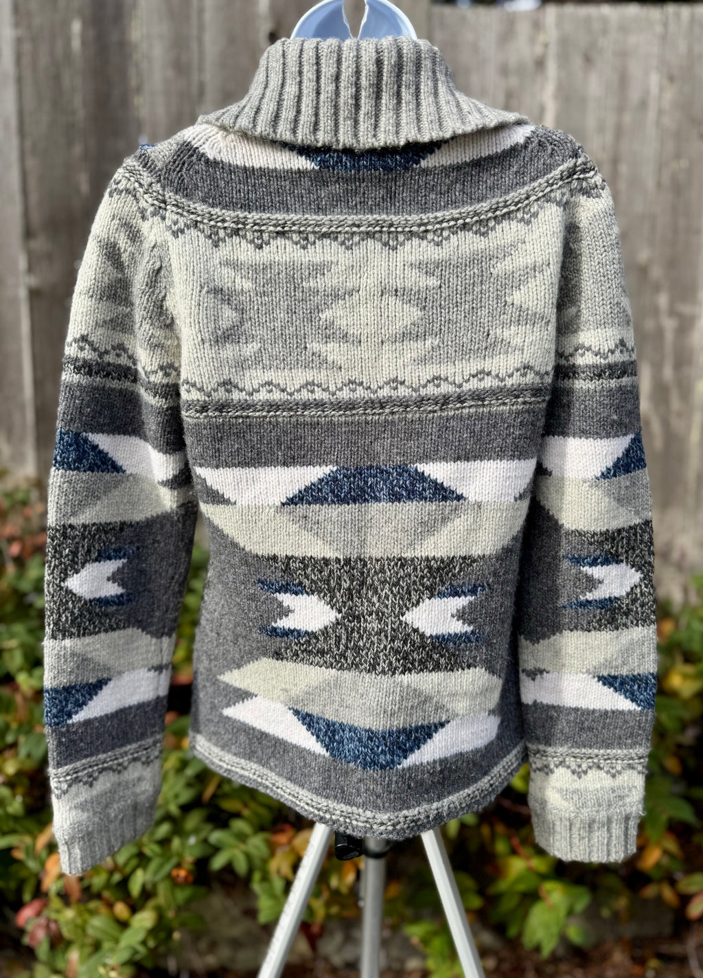 EDDIE BAUER CARDIGAN - Consigned with VARDO Vintage & Valuables vvvardo.ca