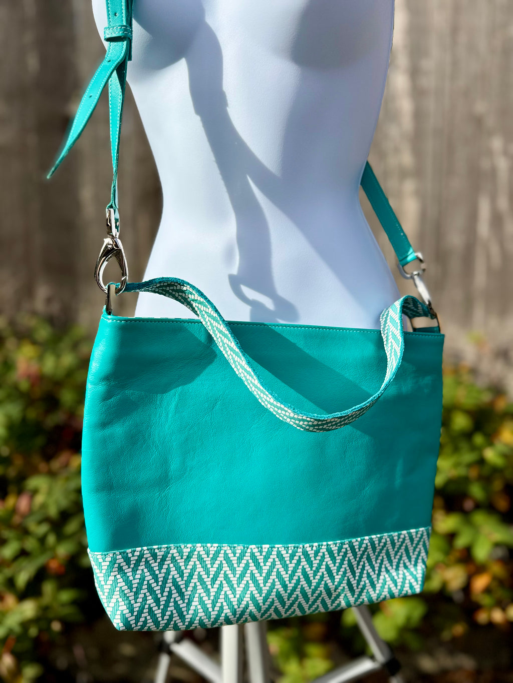 SAS PORTRAIT COLLECTION HAND BAG - Consigned with VARDO Vintage & Valuables vvvardo.ca