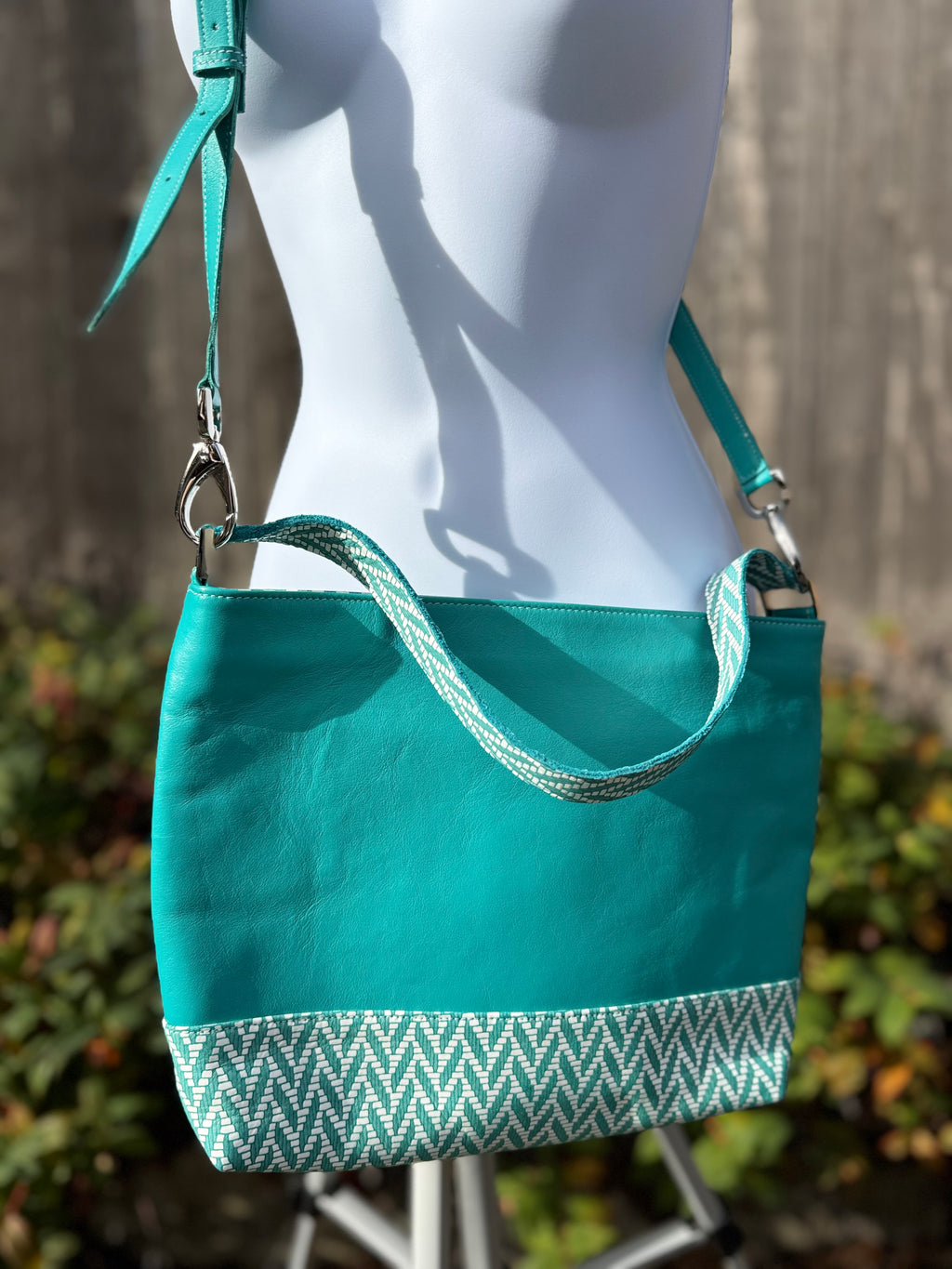 SAS PORTRAIT COLLECTION HAND BAG - Consigned with VARDO Vintage & Valuables vvvardo.ca