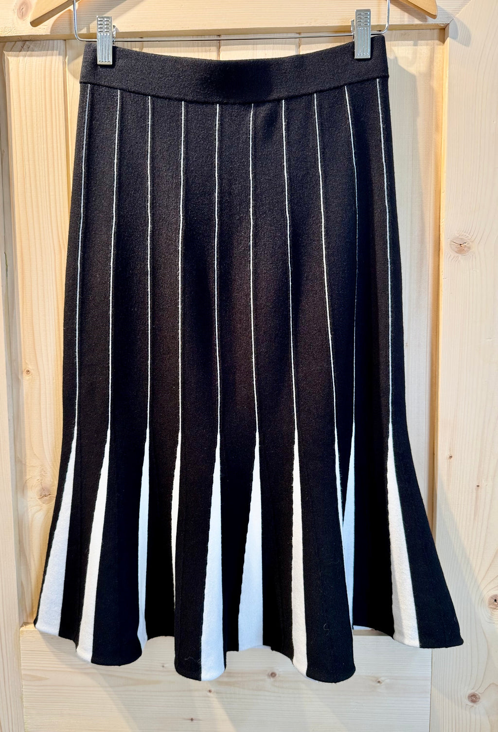 PREMISE Midi colour block TRUMPET MERMAID sweater knit SKIRT- Consigned with VARDO Vintage & Valuables vvvardo.ca